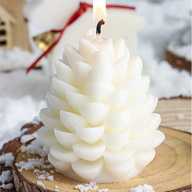 Lumanare Parfumata de Craciun, Flippy, Model Con de Pin, din Ceara de Soia, Cadou Creativ Handmade de Craciun, 7 x 6.5 x 6.5 cm, Alb [3]
