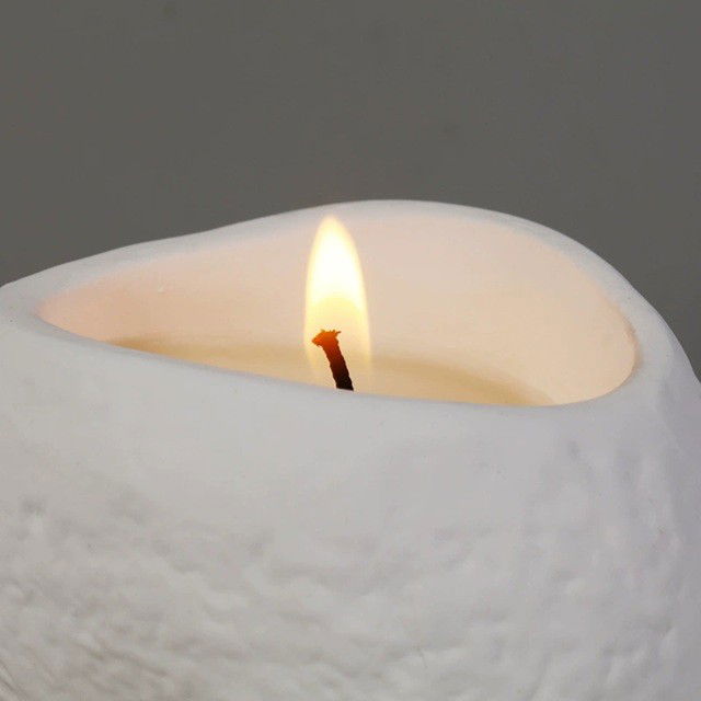 Lumanare Parfumata, Flippy, Model Abstract, Aroma de Ploaie Osmanthus, din Ceara de Soia, 8 x 5.5 x 6 cm, Alb [6]