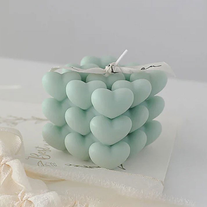 Lumanari - Lumanare Parfumata Decorativa, Flippy, Model Abstract Cub din Inimioare, Lumanare pentru Diferite Ocazii, 6 x 5.5 cm, Aroma de Salvie si Sare de Mare, Verde