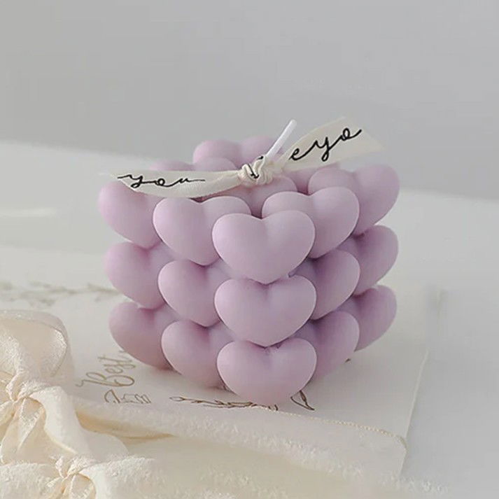 Pentru casa - Lumanare Parfumata Decorativa, Flippy, Model Abstract Cub din Inimioare, Lumanare pentru Diferite Ocazii, 6 x 5.5 cm, Aroma de Lavanda, Mov