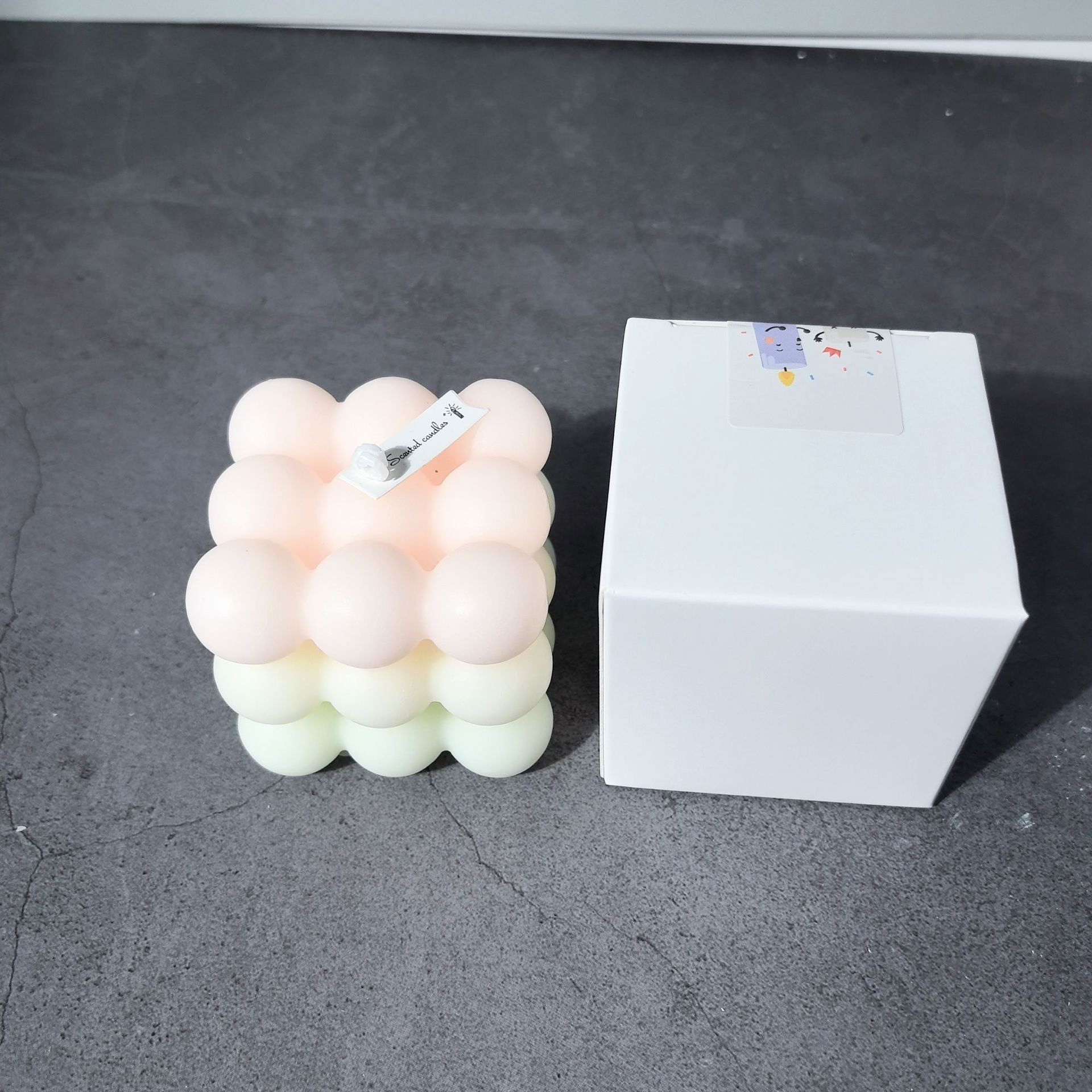 Lumanari - Lumanare Parfumata, Flippy, din Ceara De Soia, Model Cub, Gradient in 3 Culori Pale, 6x6x6 cm, Aroma de Piersici, Bej