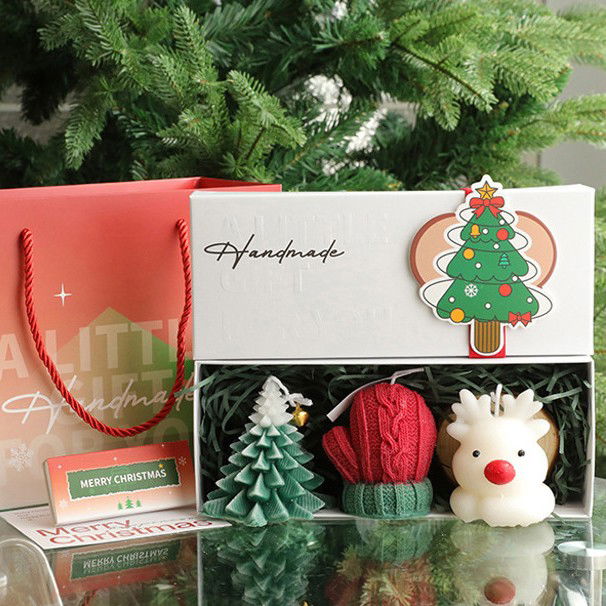 Lumanari - Lumanari Parfumate de Craciun, Flippy, GIFT BOX din 3 Lumanari din Ceara de Soia, Model A Brad, Manusa, Ren, 22.5 x 9.5 x 9 cm, Multicolor