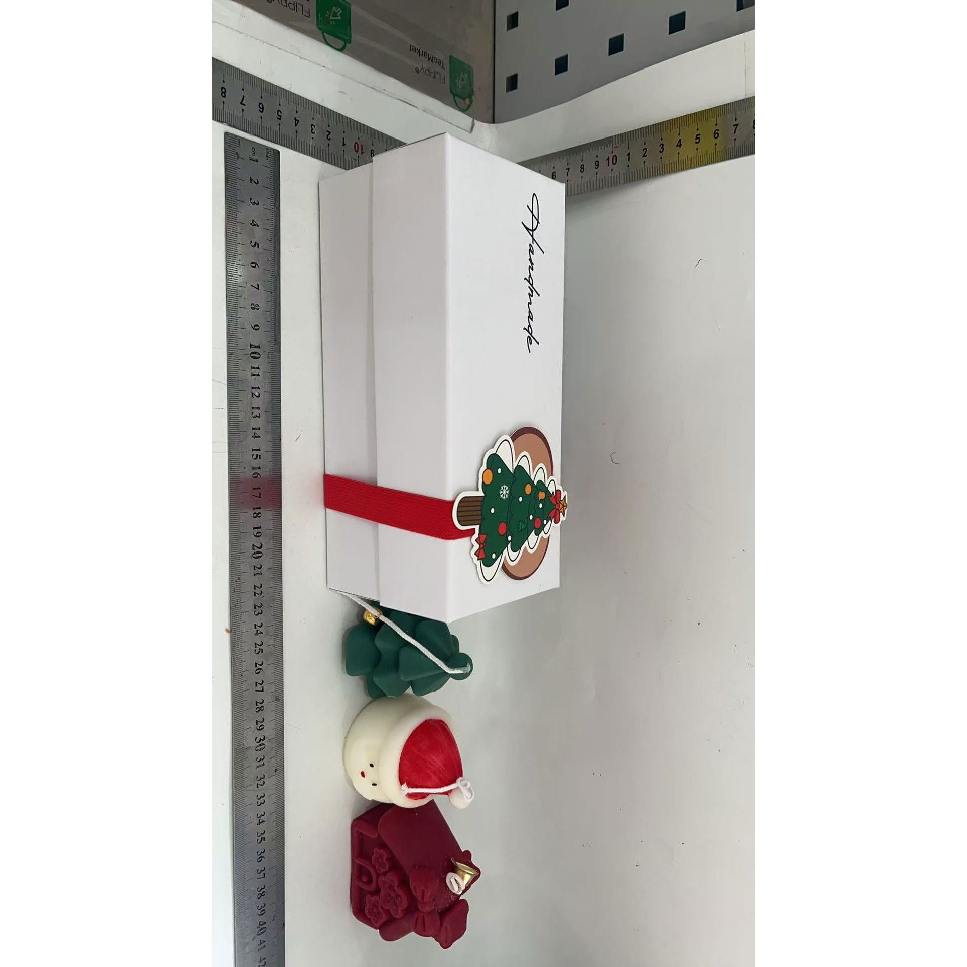 Lumanari Parfumate de Craciun, Flippy, GIFT BOX din 3 Lumanari din Ceara de Soia, Model C Om de Zapada, Brad, Casuta, 22.5 x 9.5 x 9 cm, Multicolor [3]