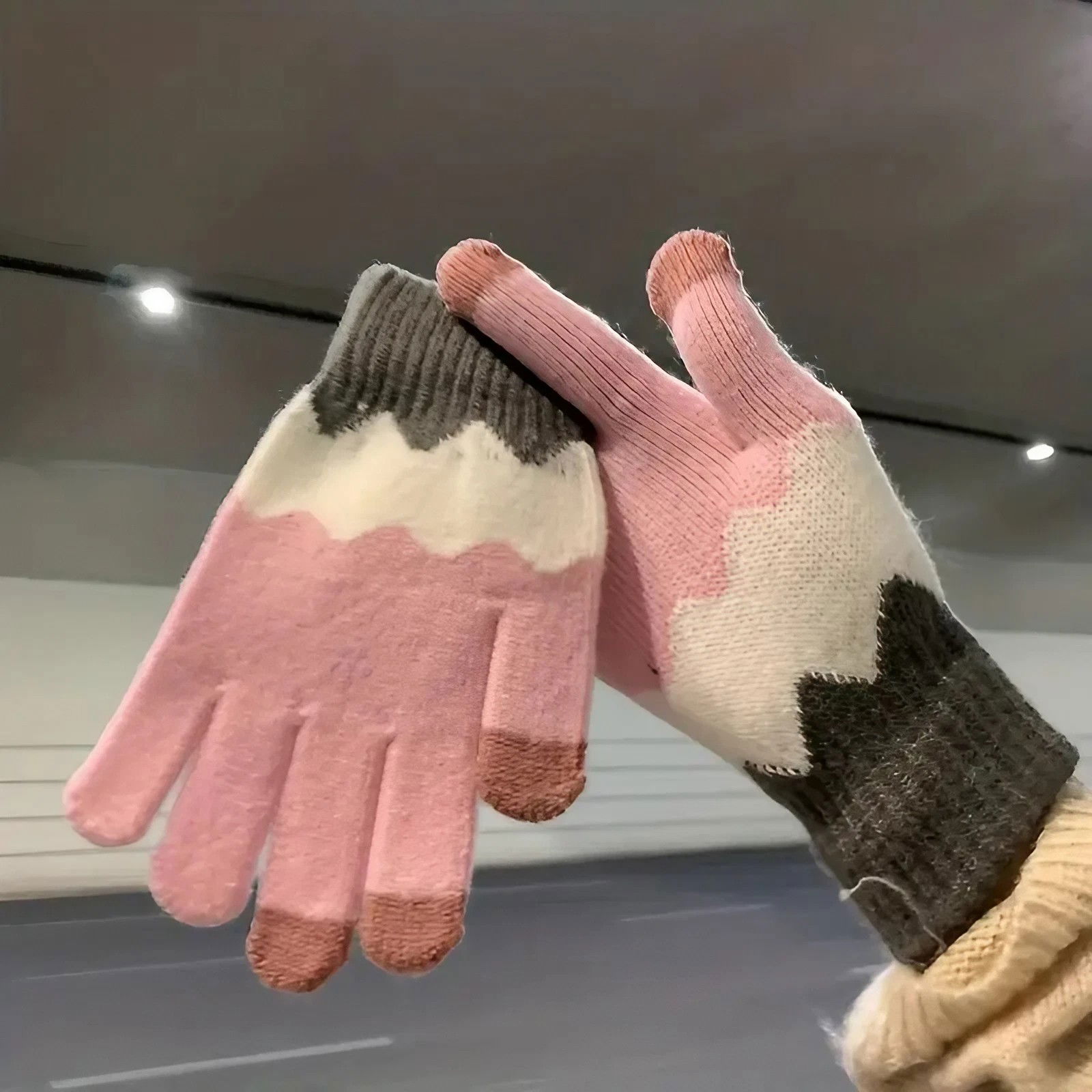 Manusi de Dama, Flippy, Model Ondulat, Functie Touchscreen (ecran tactil), Material Acril Tricotat, Manseta Elastica, Interior Catifelat, Marime Universala, Roz/Gri [4]