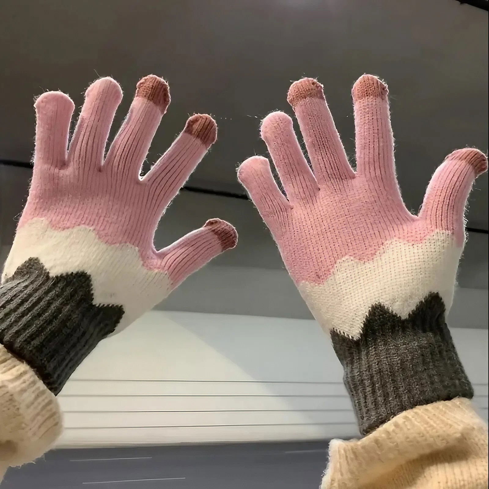 Manusi de Dama, Flippy, Model Ondulat, Functie Touchscreen (ecran tactil), Material Acril Tricotat, Manseta Elastica, Interior Catifelat, Marime Universala, Roz/Gri [7]