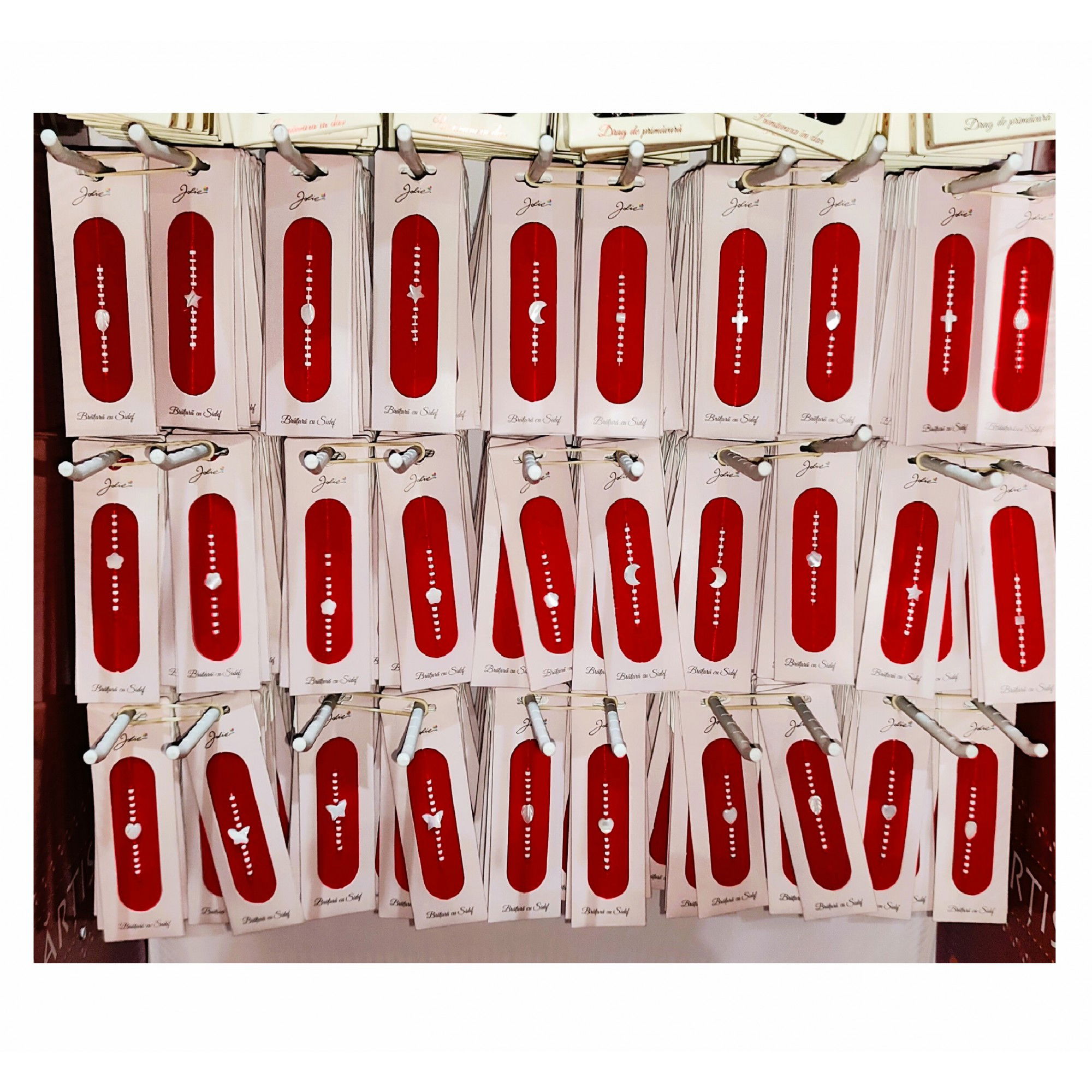 10 - 25 LEI - Martisor Bratara cu Sidef, Snur Rosu Reglabil, Margele Albe si Rosii, Pandantiv din Scoica, Modele de Sezon