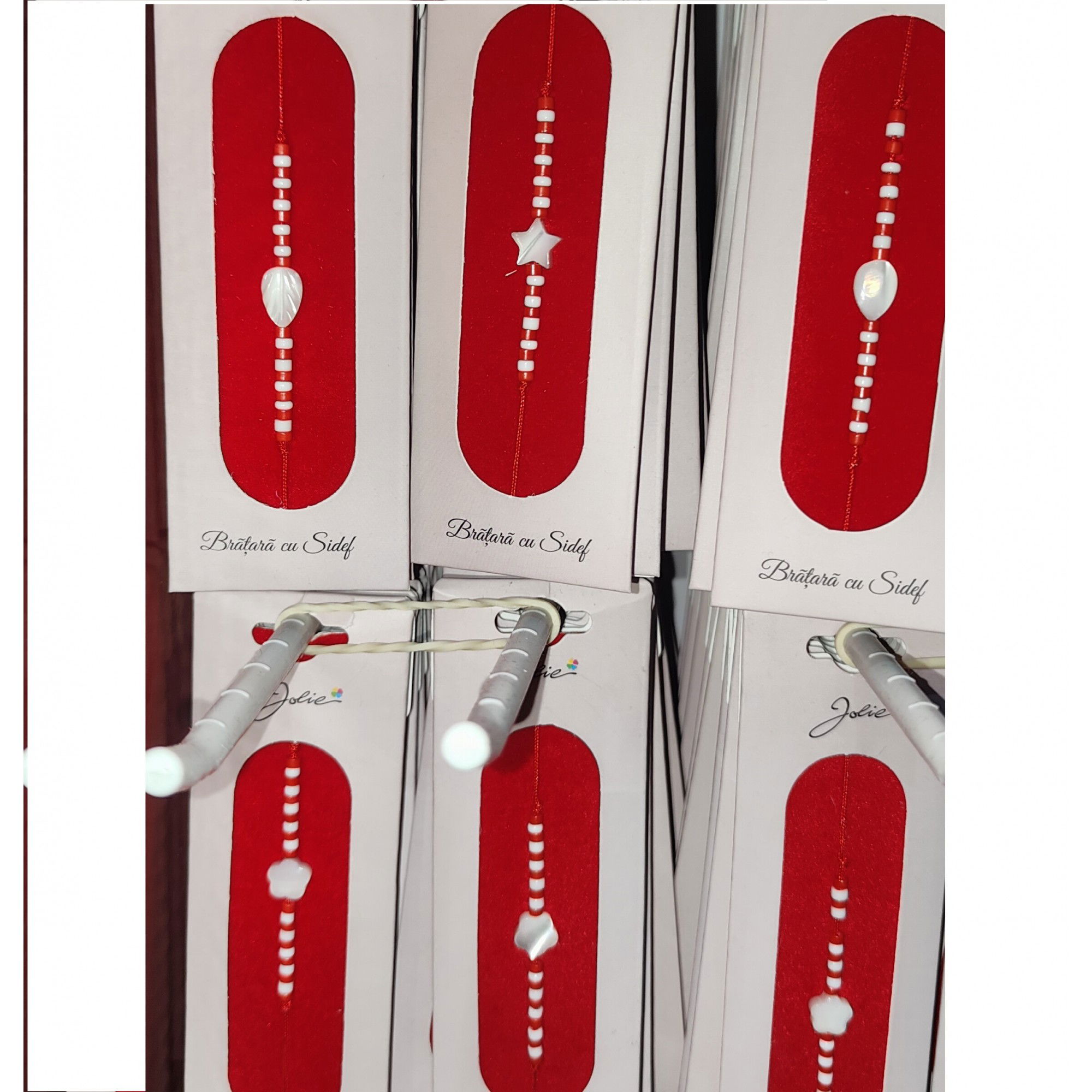 10 - 25 LEI - Martisor Bratara cu Sidef, Snur Rosu Reglabil, Margele Albe si Rosii, Pandantiv din Scoica, Modele de Sezon