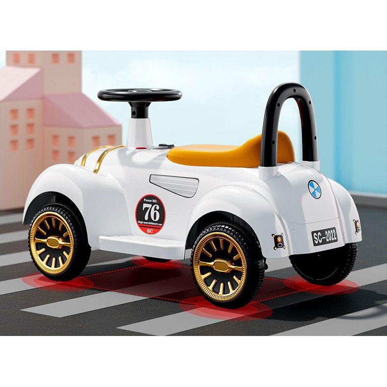 Masinuta Electrica Flippy, Model de Epoca, cu Acumulator, Sistem Anti-Rasturnare, Sistem de Lumini si Sunet, 1-5 Ani, 75 x 36 x 45 cm, Alb [14]