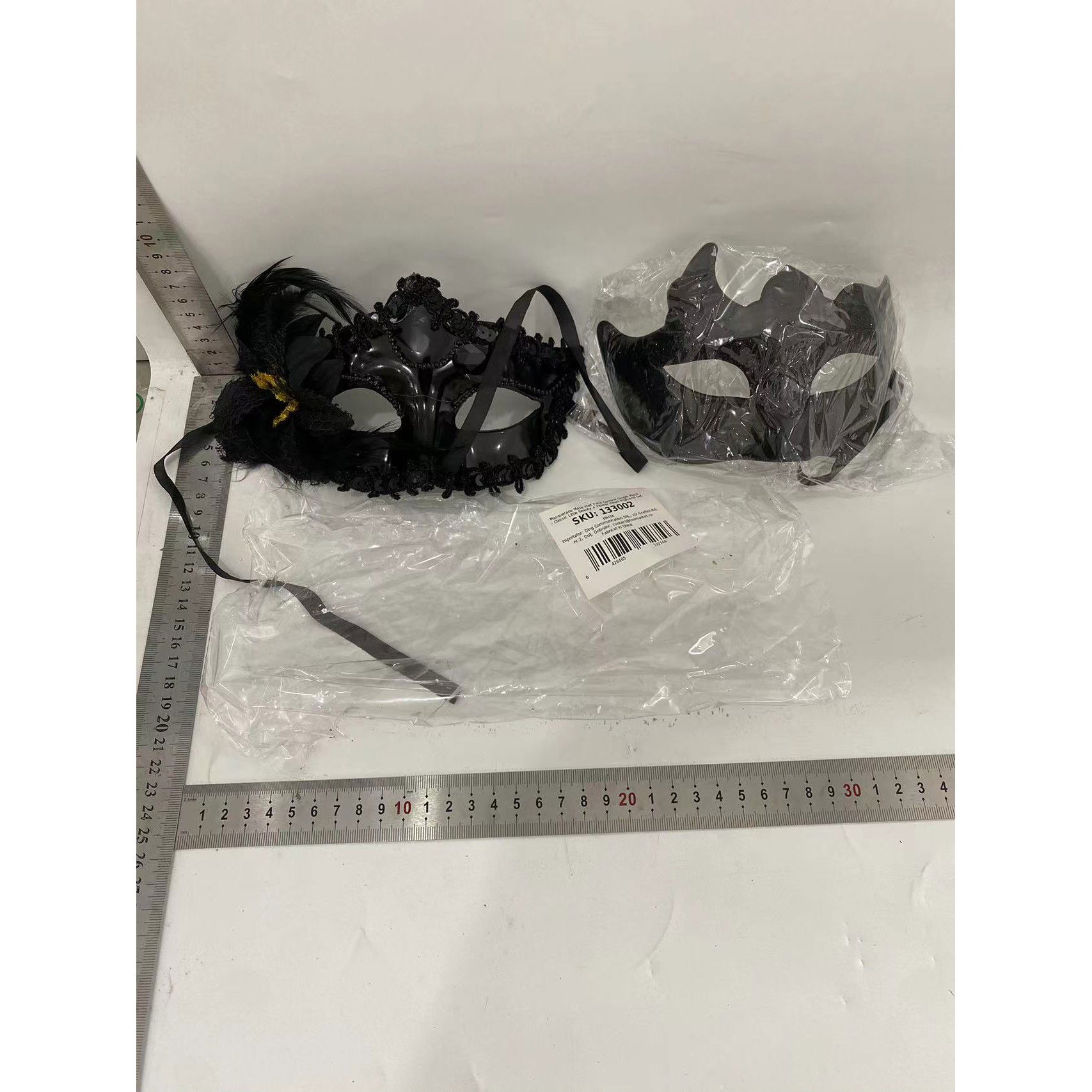 Costume si Deghizare - Set 2 Masti de Cuplu, Flippy, pentru Carnaval, Bal Mascat, Marime Universala, Model Floare Laterala si Margele, Model Clasic, Negru texturat