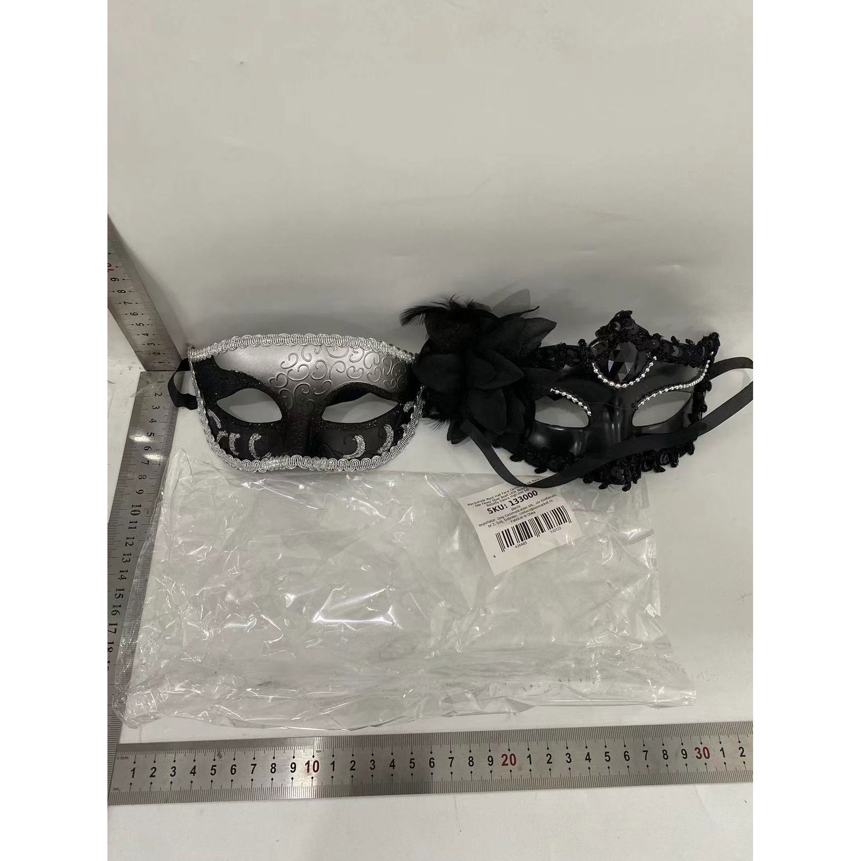 Costume si Deghizare - Set 2 Masti de Cuplu, Flippy, pentru Carnaval, Bal Mascat, Marime Universala, Model Floare Laterala si Margele, Model Clasic Fluture, Negru Argintiu