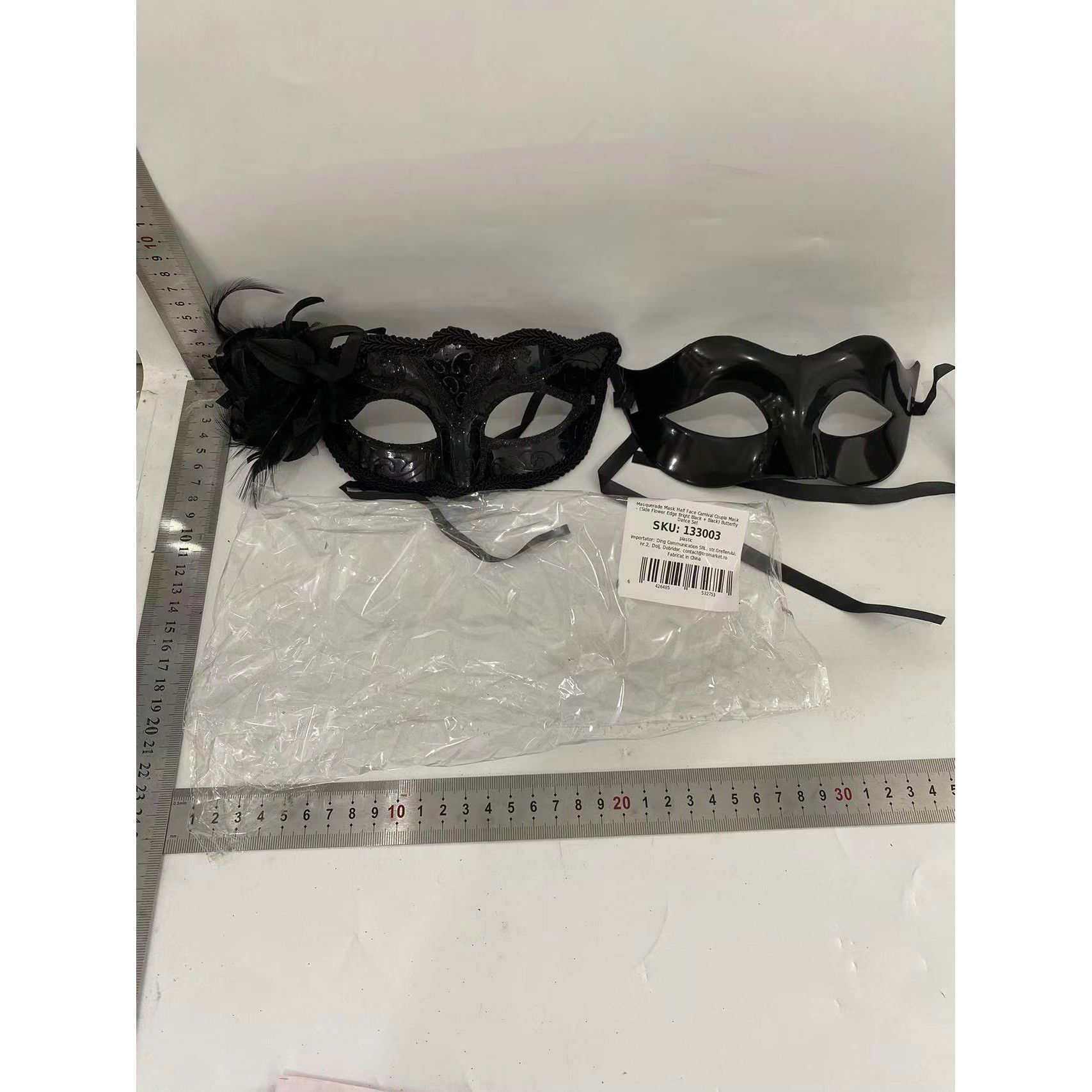 Costume si Deghizare - Set 2 Masti de Cuplu, Flippy, pentru Carnaval, Bal Mascat, Marime Universala, Model Floare Laterala si Margele, Model Clasic Fluture, Negru