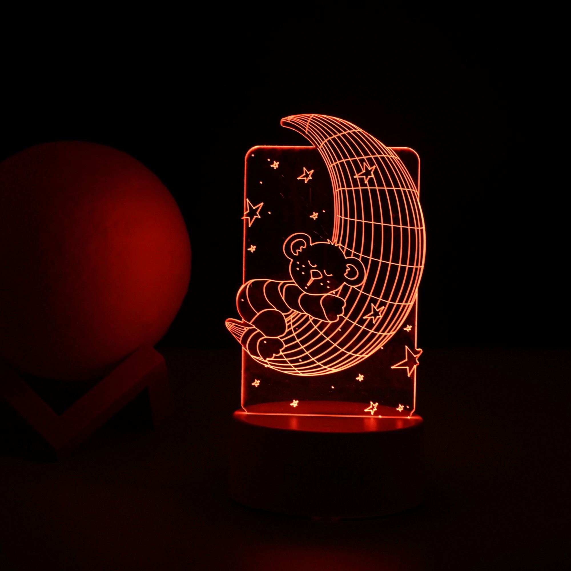 Lampa LED decorativa, Flippy, 3D, Ursulet si Semiluna, cu telecomanda, doua moduri de alimentare USB si baterii, 20 cm inaltime, din material acril si lumina multicolora, alb [4]