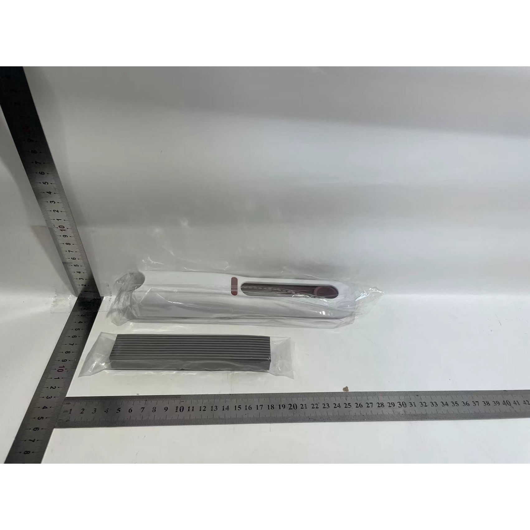 Mop de mana Flippy, mini-portabil, cu sistem de stoarcere, dispozitiv de curatat manual, cu burete absorbant, material PVA, multisuprafete si geamuri, 29.5 x 15.5 cm, alb [13]