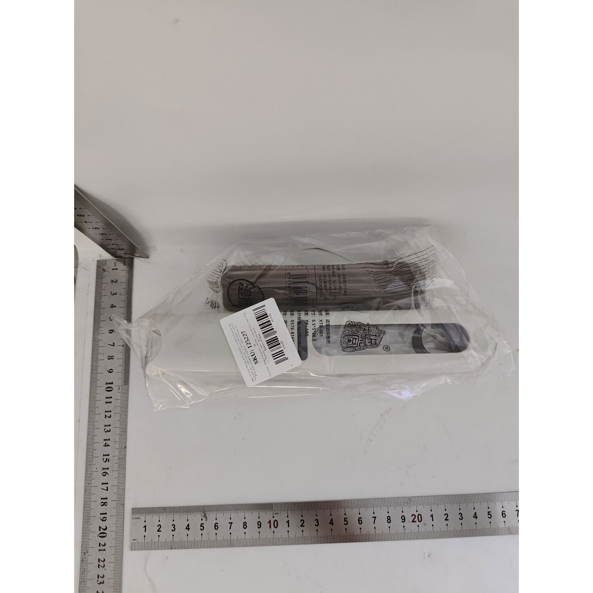 Mop de mana Flippy, mini-portabil, cu sistem de stoarcere, dispozitiv de curatat manual, cu burete absorbant, material PVA, multisuprafete si geamuri, 29.5 x 15.5 cm, alb [14]