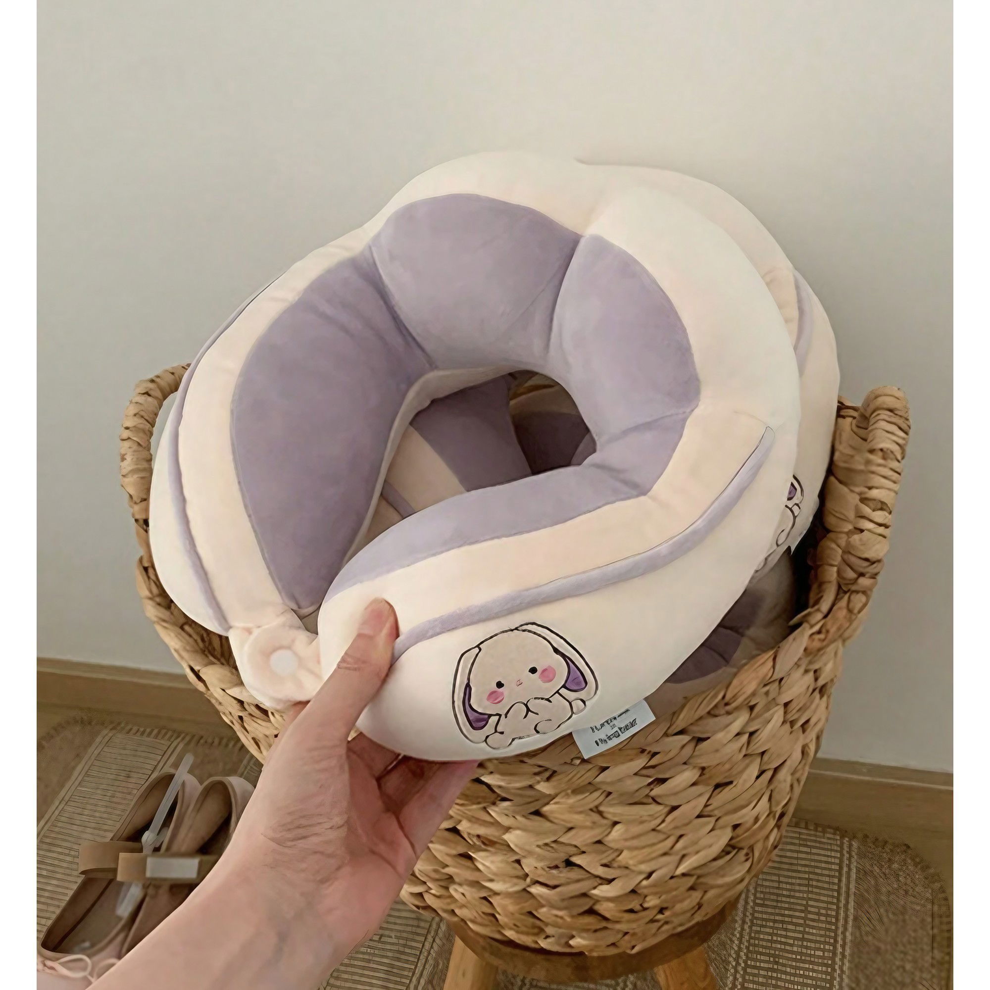 Perna de Calatorie, Flippy, Pentru Gat si Cap, Umplutura din Bumbac, 28x28x10 cm, cu Model Brodat Iepure, Lila [11]