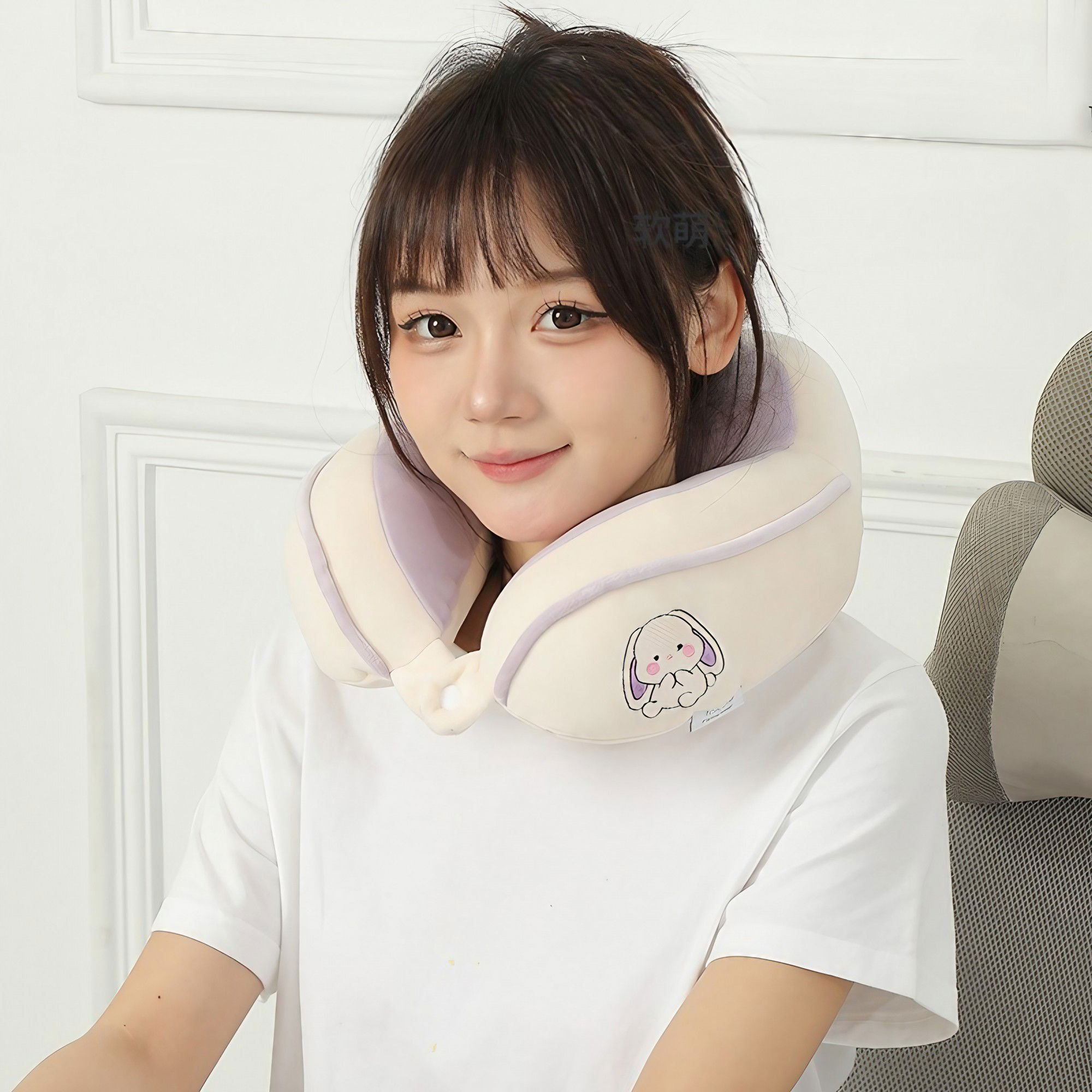 Perna de Calatorie, Flippy, Pentru Gat si Cap, Umplutura din Bumbac, 28x28x10 cm, cu Model Brodat Iepure, Lila [10]