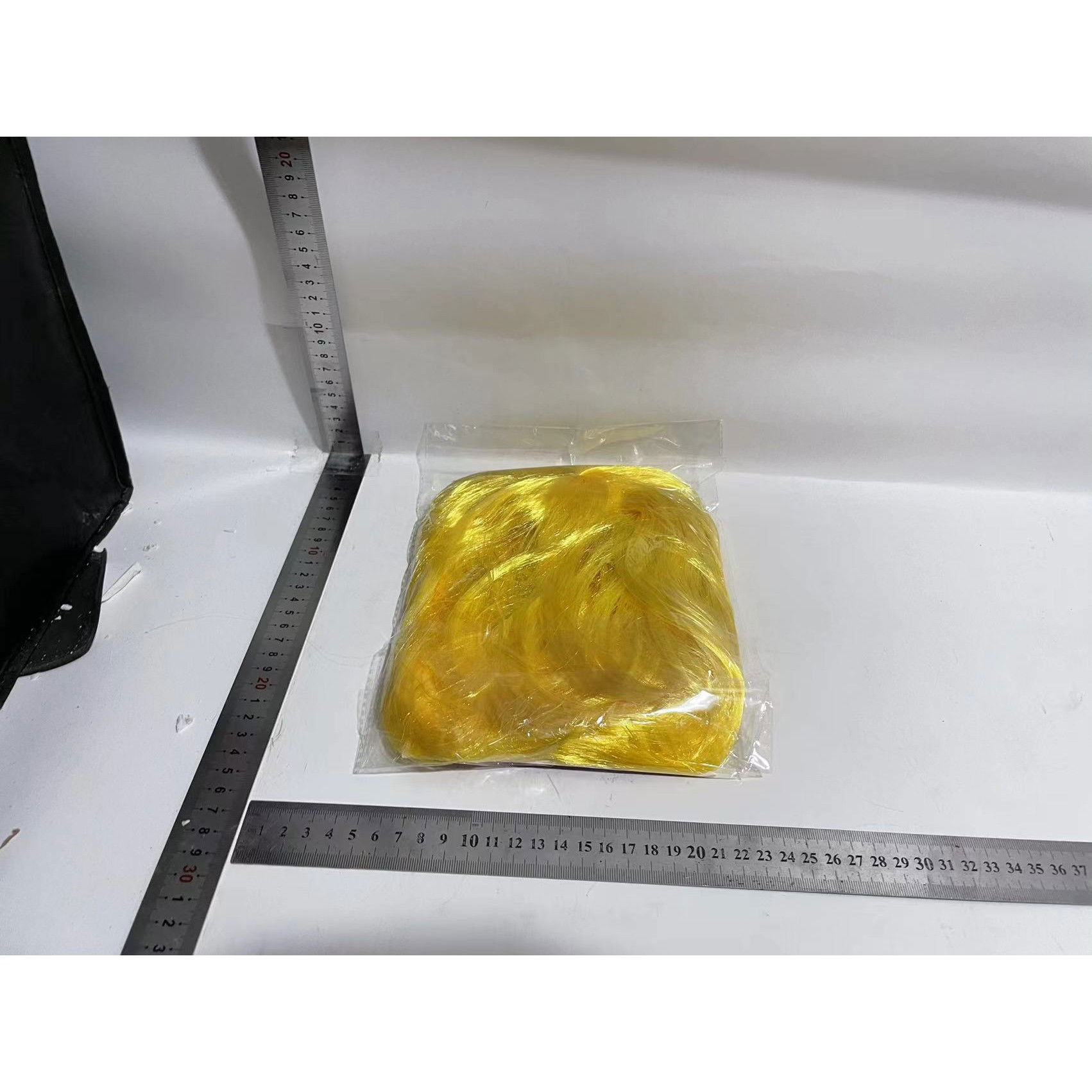 Costume si Deghizare - Peruca Cosplay, Flippy, Tunsoare Bob cu Breton, pentru Carnaval, Halloween, Petreceri Tematice, din PET, Marime Universala, Galben