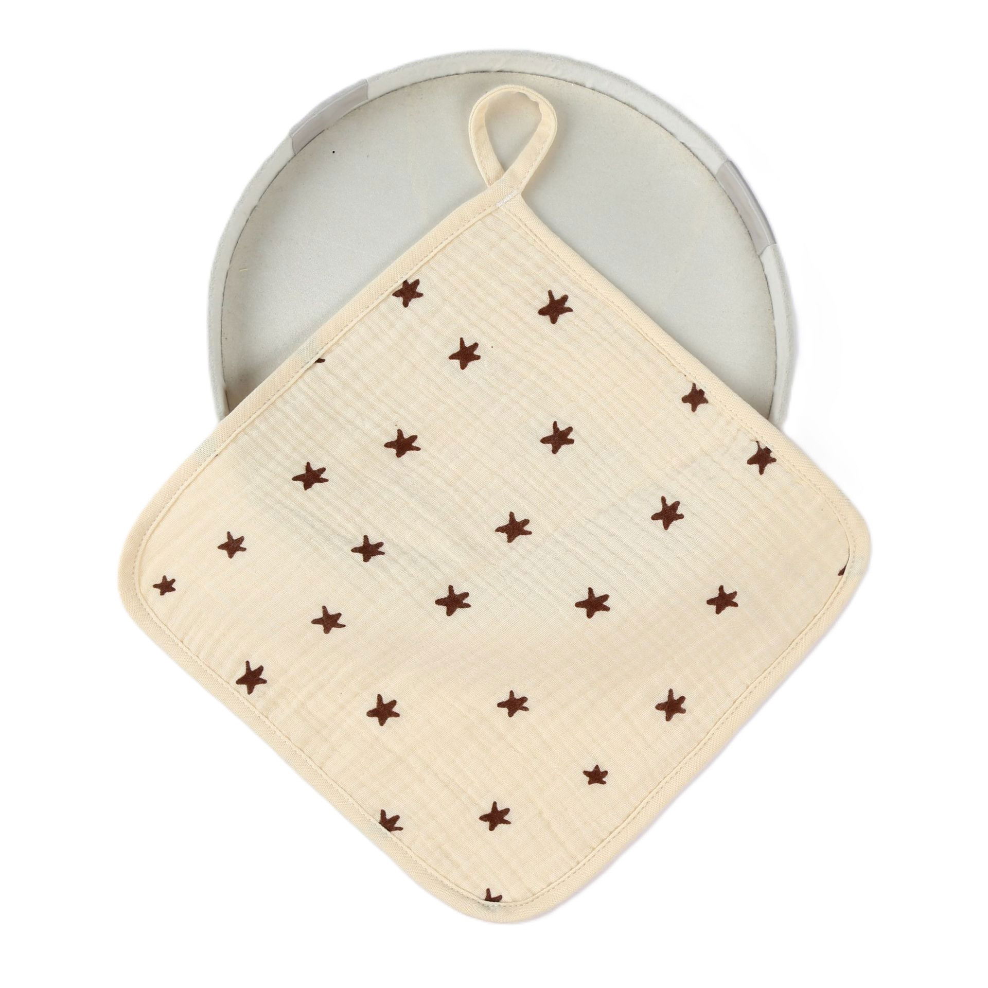 Articole Diverse copii - Prosop Absorbant, Flippy, din Bumbac, 25 x 25 cm, Model Stelute, cu Agatatoare, Bej