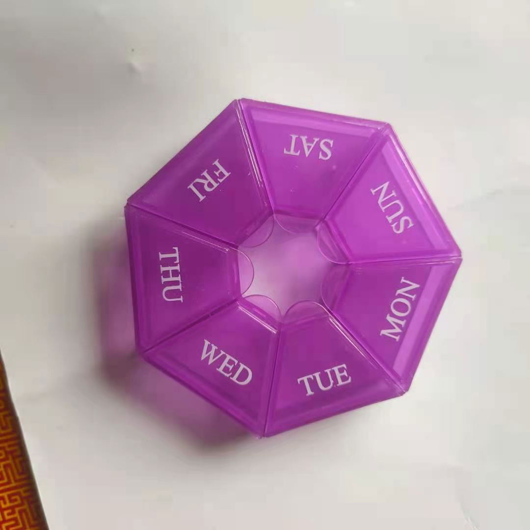 10 - 25 LEI - Cutie separator medicamente cu zilele saptamanii, Flippy, Plastic, 7 compartimente, Mov