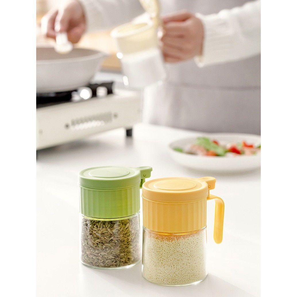 Organizatoare si Depozitare Bucatarie - Recipient Condimente, Flippy, din Stilca, 180 ml, cu Maner si Lingurita, 10.6 x 7 x 7 cm, Capac Mat, Verde