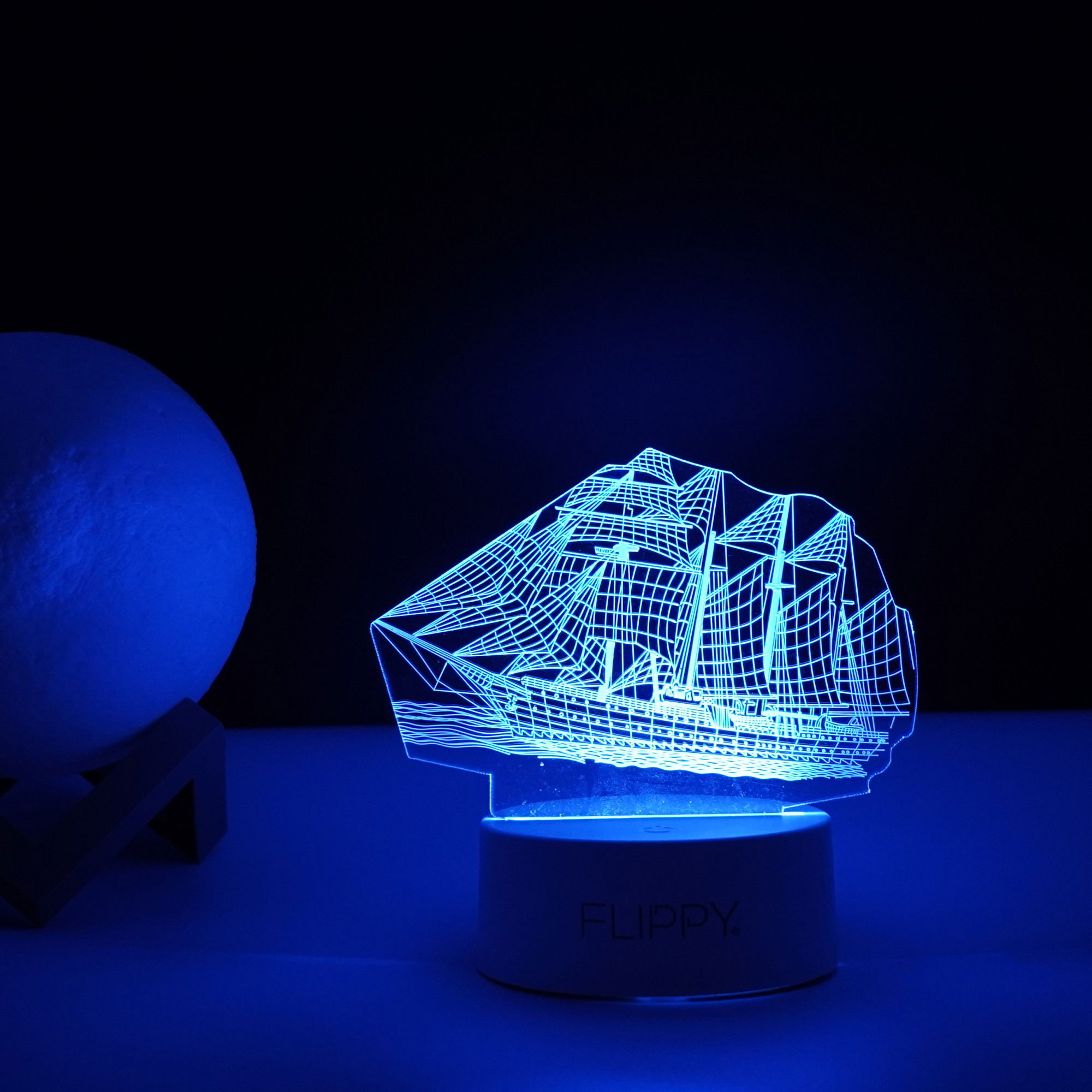 Lampa LED decorativa, Flippy, 3D, Vapor, cu telecomanda, doua moduri de alimentare USB si baterii, 20 cm inaltime, din material acril si lumina multicolora, alb [3]