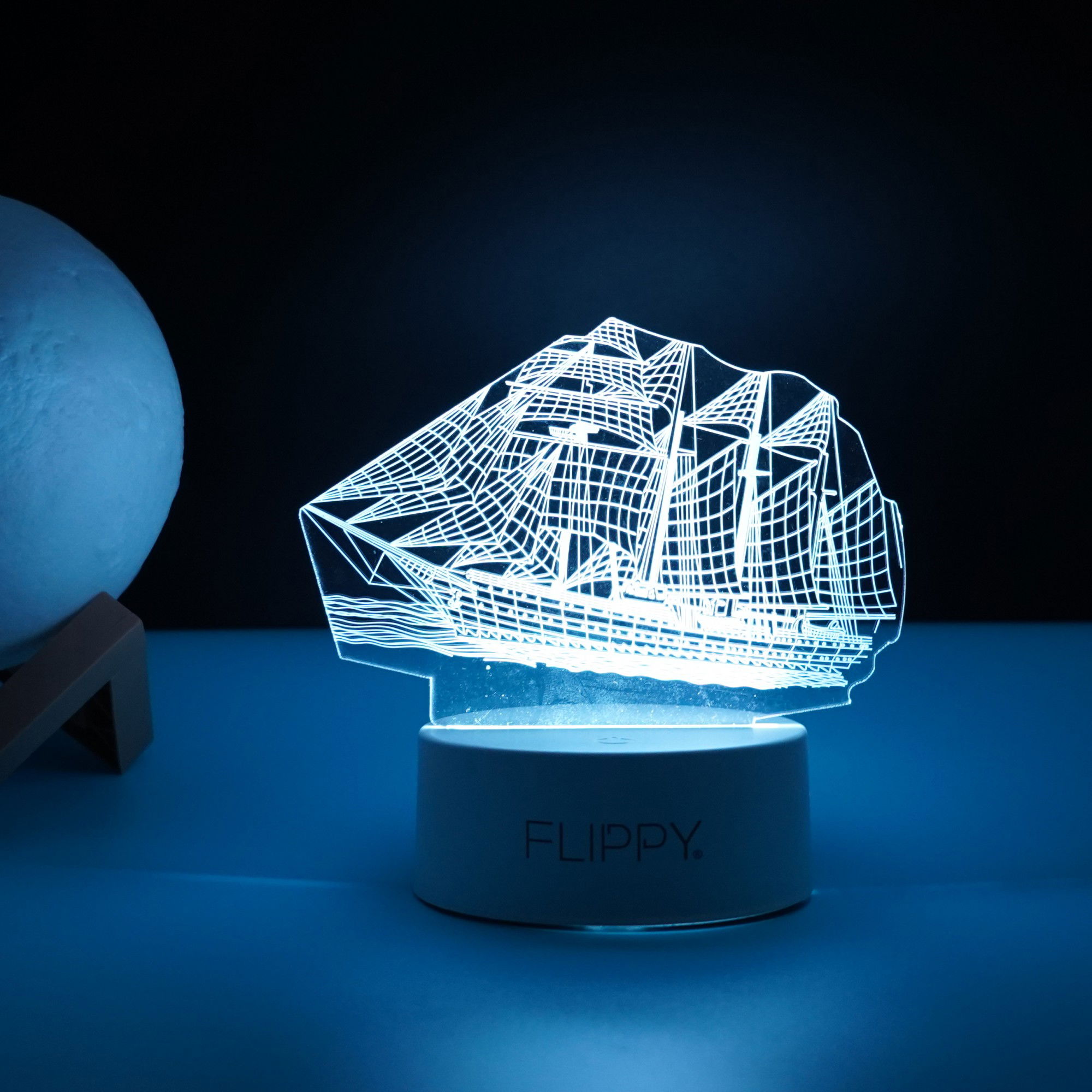 Lampa LED decorativa, Flippy, 3D, Vapor, cu telecomanda, doua moduri de alimentare USB si baterii, 20 cm inaltime, din material acril si lumina multicolora, alb [4]