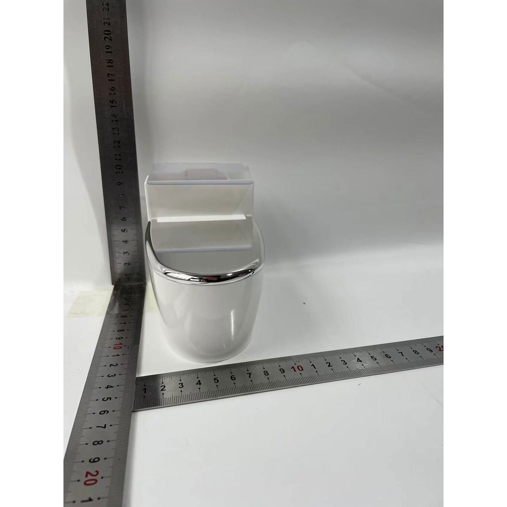 Scrumiera creativa Flippy, Forma de Toaleta, Capac Argintiu, Material ABS si Otel Inoxidabil, 12.5 x 9.8 x 8.4 cm, Fixare prin Lipire sau De Sine Statator, pentru Baie, Camera, Bucatarie, Balcon, Argi [7]