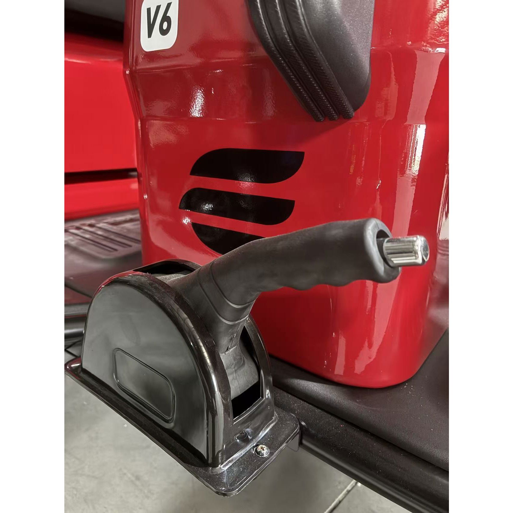 Scutere si Tricicluri Electrice - Triciclu Electric V6, Saige, Fara Permis, cu Doua Locuri, Motor 1800W, Baterie 72V24Ah, Autonomie 60km, 220x88x105 cm, Viteza Maxima 25km/h, Rosu