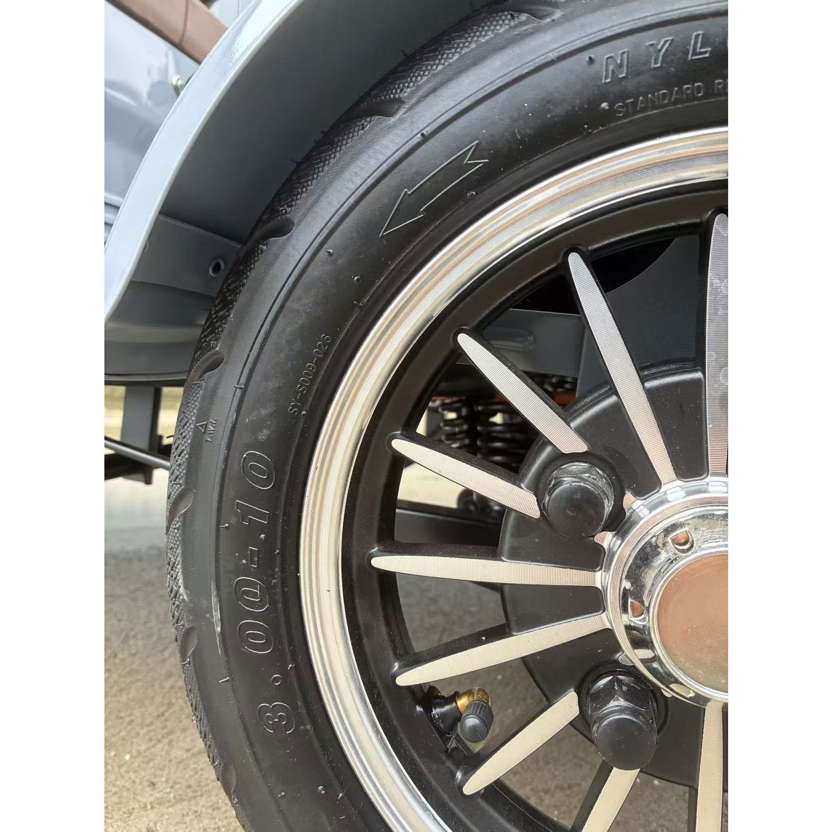 Triciclu Electric V6, Saige, Fara Permis, cu Doua Locuri, Motor 1800W, Baterie 72V24Ah, Autonomie 60km, 220x88x105 cm, Viteza Maxima 25km/h, Gri [11]