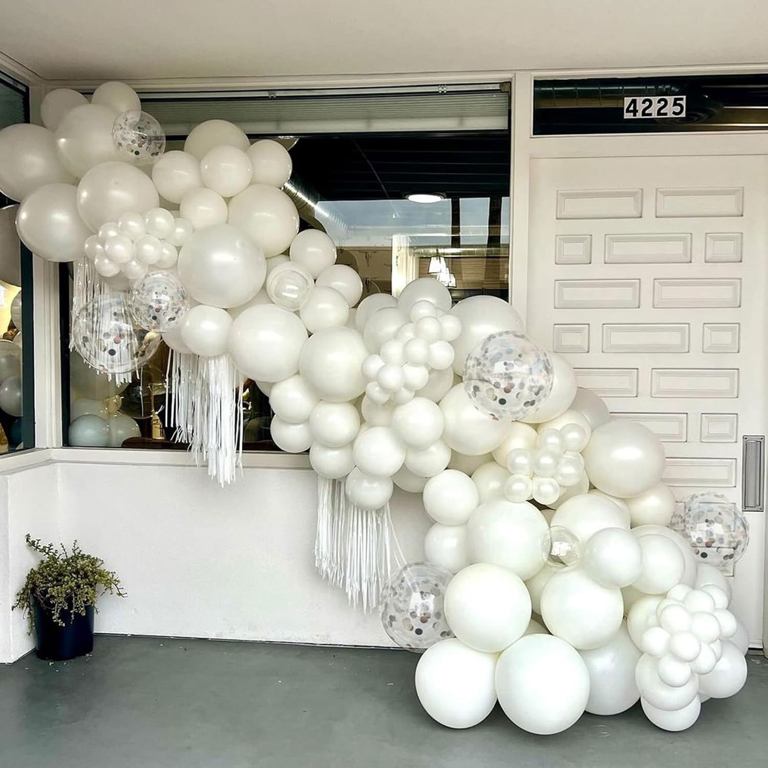 Set 10 Baloane din Latex, Flippy, Model Party, 30 cm, 5x Alb, 5x Transparent Confetti, 2.8 g [5]