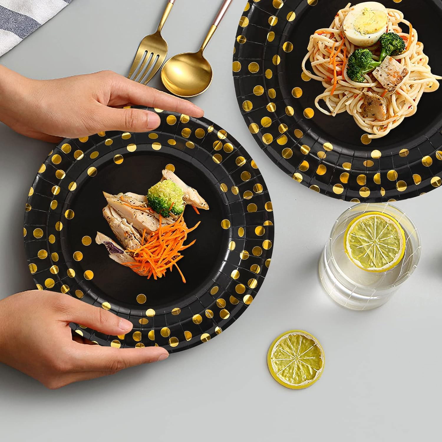 Set 10 Farfurii Unica Folosinta, Flippy, Imprimeu cu Buline, din Carton, Diametru 23 cm, Negru/Auriu [5]