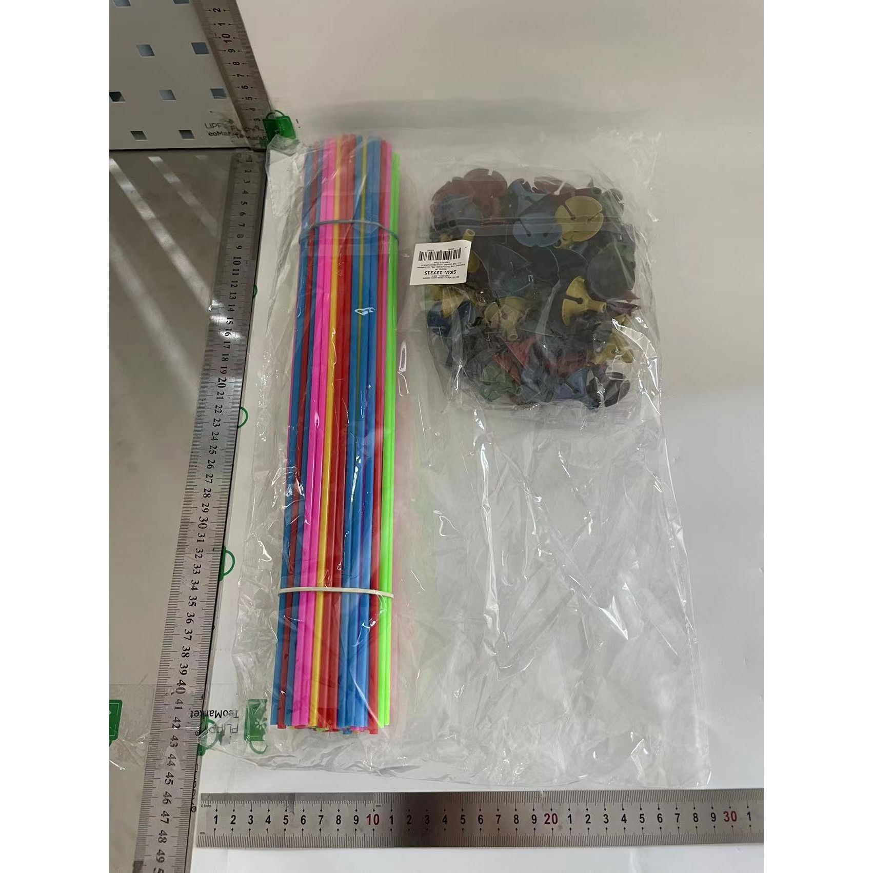 50 - 100 LEI - Set 100 Bete cu Rozete pentru Baloane, Flippy, Suporturi de plastic, Usor de instalat, Reutilizabil, Pentru aniversare, Nunta, Ziua de Nastere, Decorar, 40 cm, Multicolore