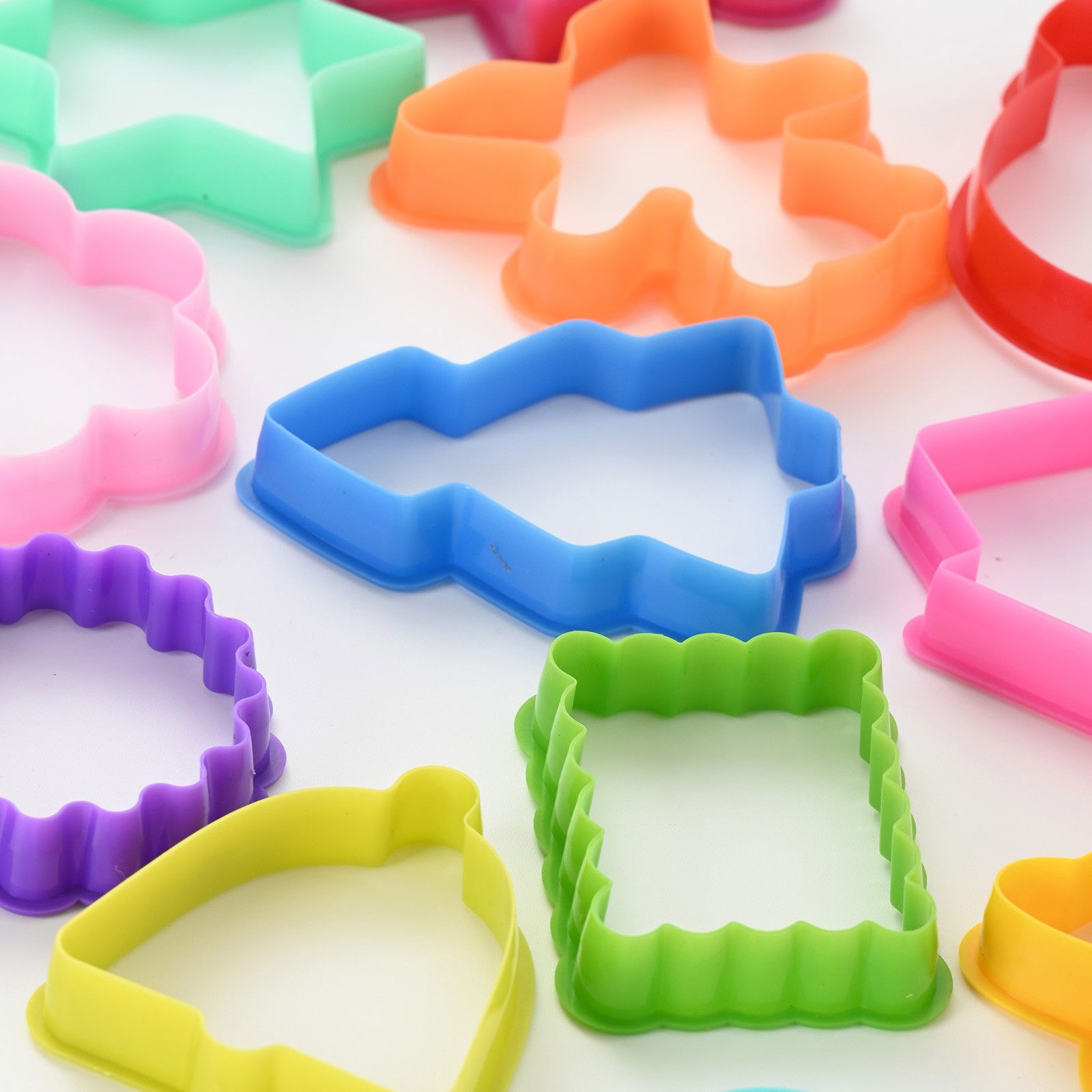 Set 12 forme pentru prajituri Flippy, material polipropilena, diverse forme, pentru orice ocazie, adancime 1.6 cm, 23.3 x 33.5 x 1.8 cm, multicolor [8]