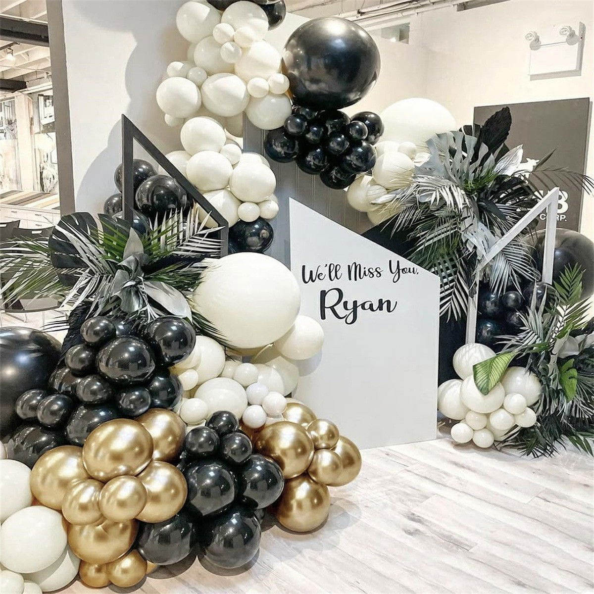 50 - 100 LEI - Set 163 Baloane din Latex, Flippy, Model Petrecere pentru Arcada, Baloane Party, 12 cm, 30 cm, 45 cm, Negru, Auriu, Alb