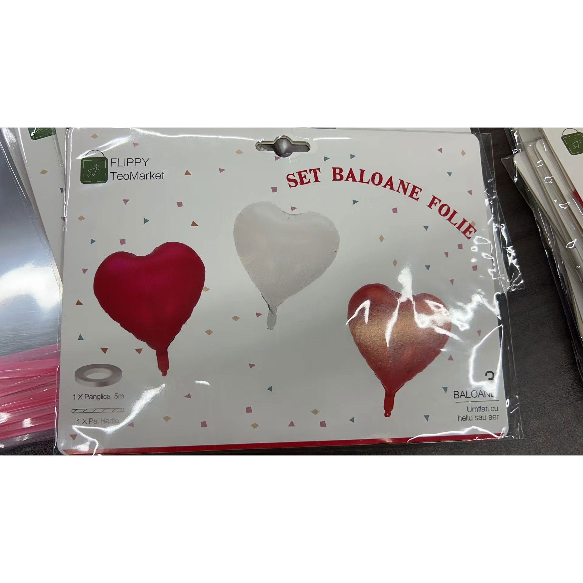 Set 3 Baloane din Folie Metalizata, Flippy, Model Inimi, Tema Ziua Indragostitilor, 45 cm, 2 Rosii, 1 Alb, Ambalaj Individual, Pai Inclus, Umflare cu Aer sau Heliu, Alb/Rosu [5]