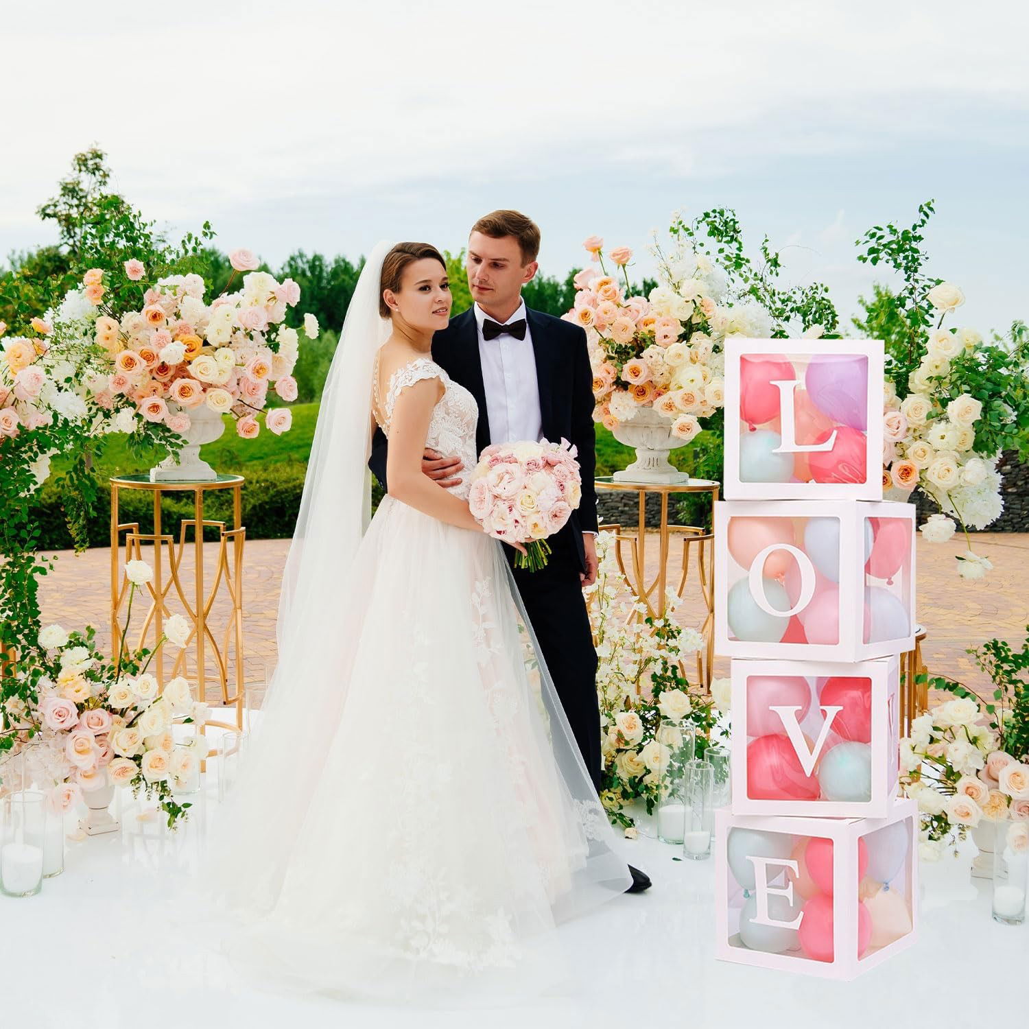 50 - 100 LEI - Set 4 Cutii pentru Baloane, Flippy, Model Scris Love, Tematica Iubire, Cuburi Decorative din Plastic, Accesorii pentru Petrecere, 30 x30 cm, Transparente Contur Alb