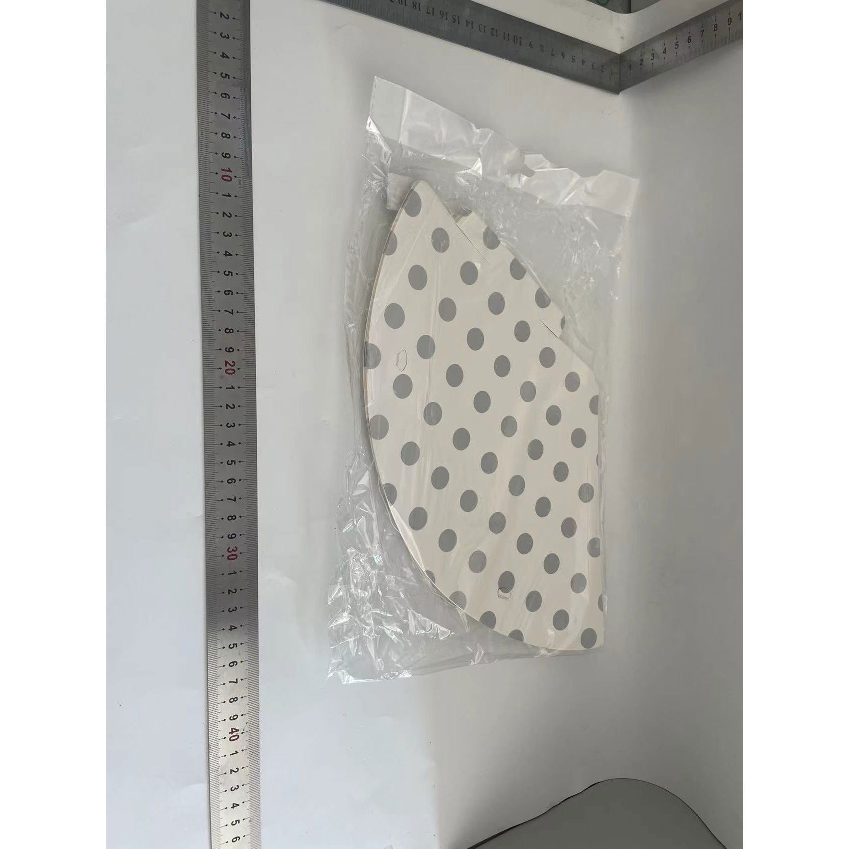 10 - 25 LEI - Set 6 Coifuri Metalizate, Flippy, pentru Petrecere, Tematica Aniversare, Model Buline, 20 cm, Argintiu