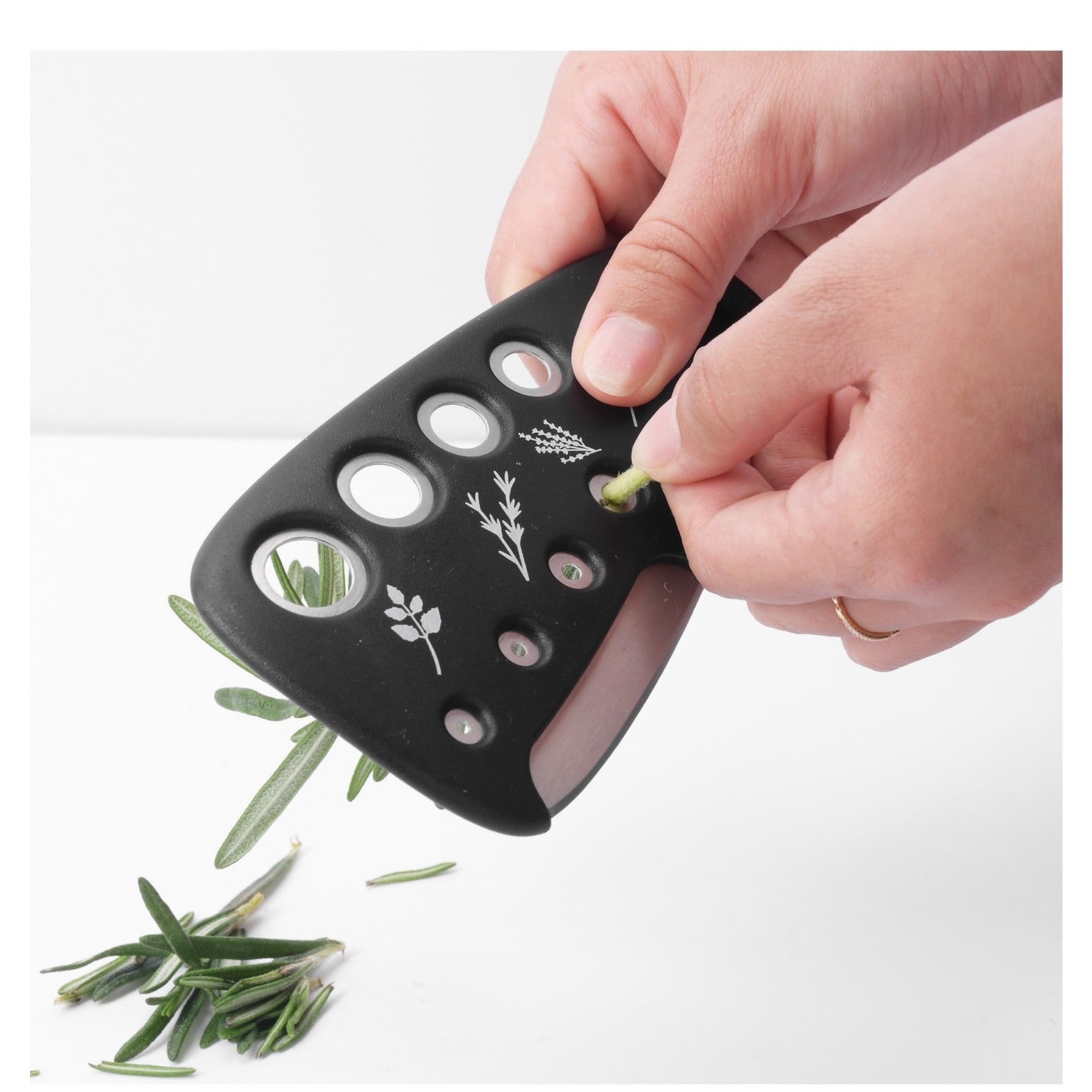 Set 6 in 1 mini ustensile bucatarie Flippy, taietor pizza, cutit, curatator, razatoare, desfacator, presa usturoi, manere din ABS, lame ascutite din otel inoxidabil, 7.1 x 12.9 x 4.8 cm, negru [7]