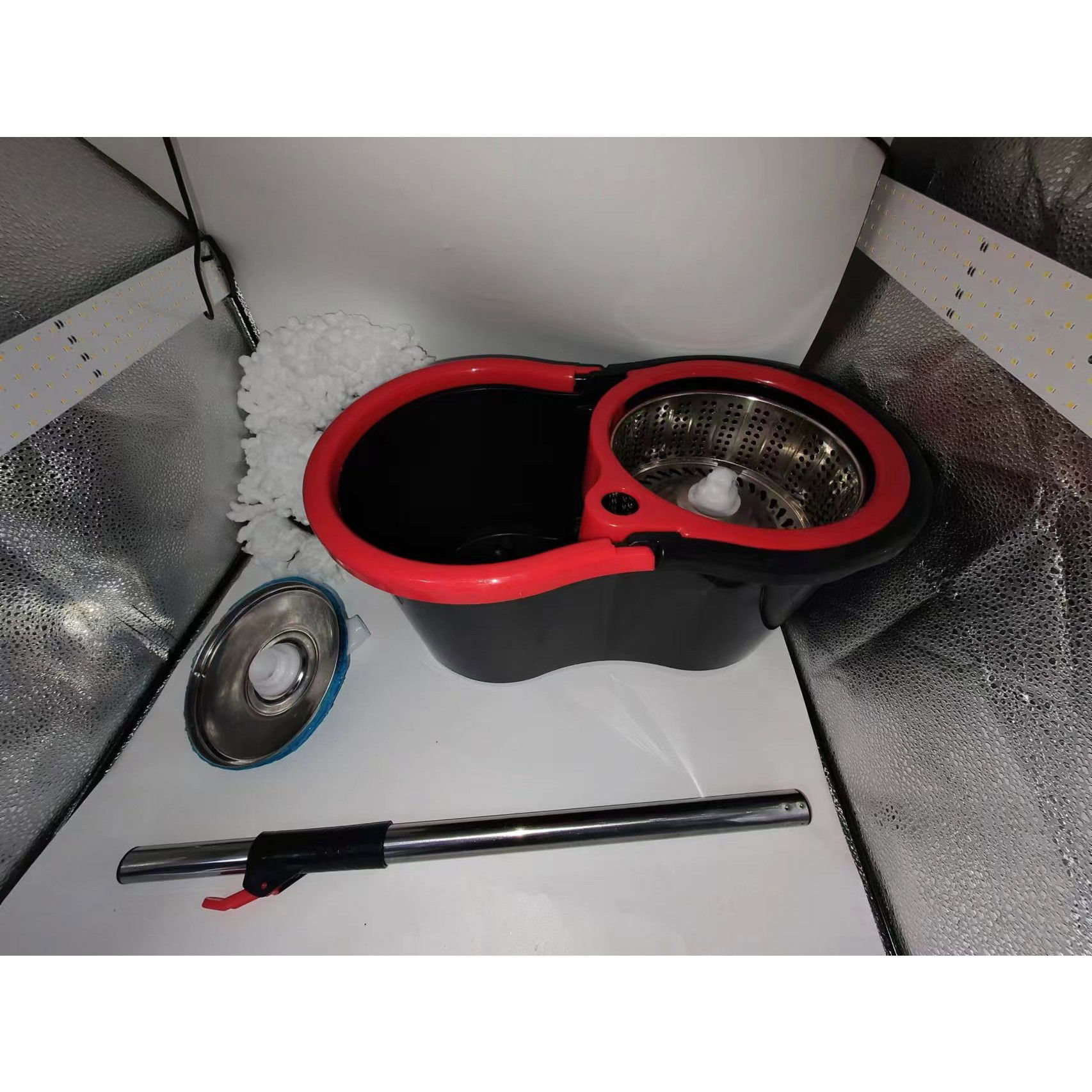 Set mop rotativ cu galeata Flippy, material plastic si microfibra, rezistent, cu dop scurgere, vas detasabil, pentru interior, capacitate 8 l, negru/rosu [8]