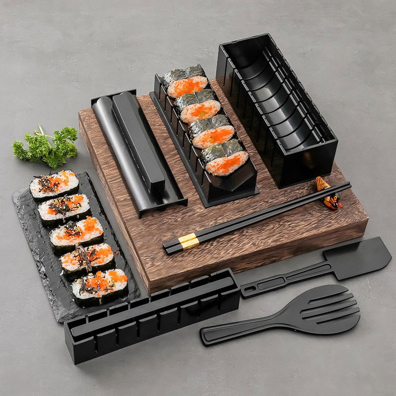 Set ustensile pentru facut sushi Flippy, 10 piese, forma inima inclus, 3 forme clasice, extensibil, finisaj lucios, material ABS, curatare usoara, negru [10]