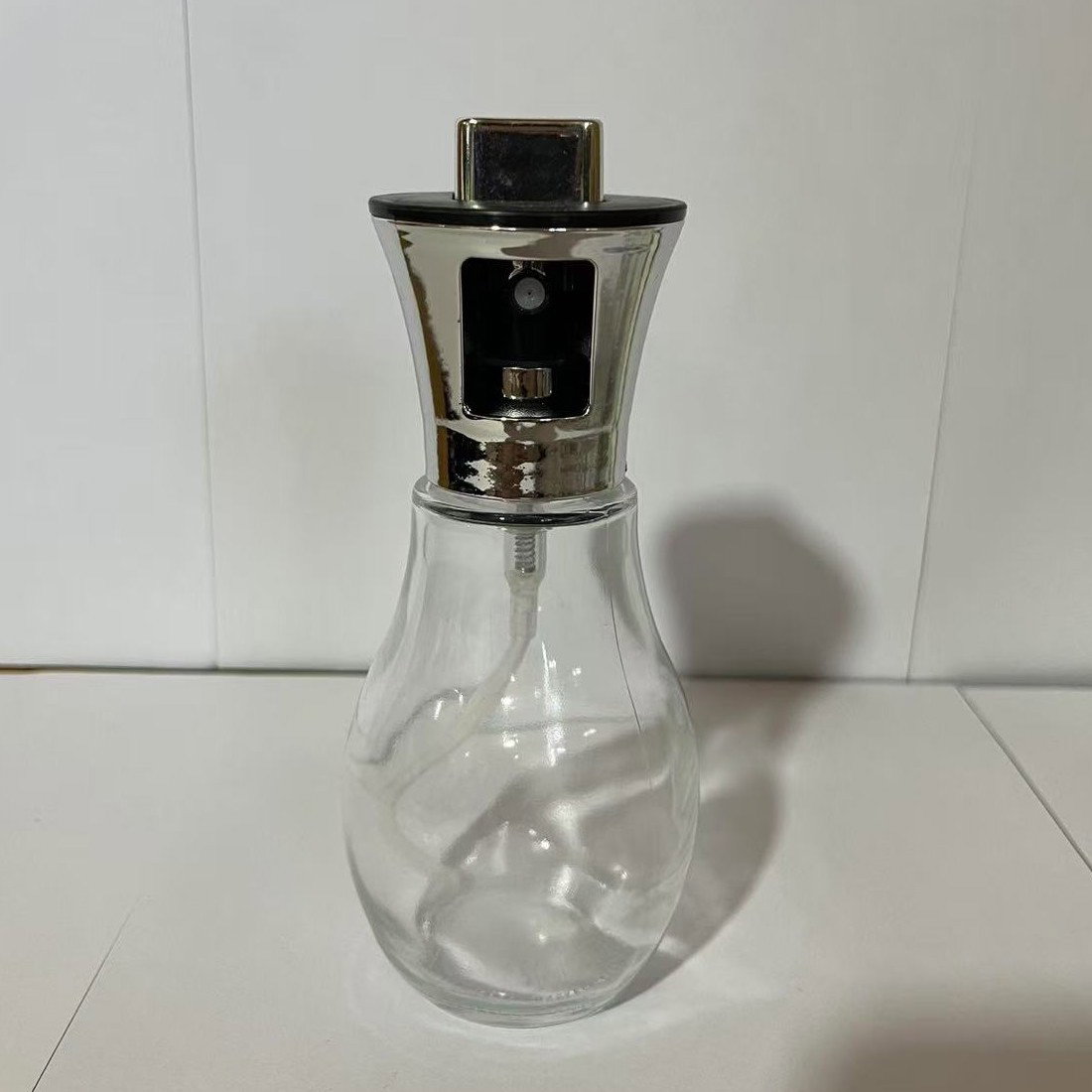 Sticla de ulei cu Pulverizator, Flippy, Sticla pentru Lichide de Bucatarie, Otet, Sos, 16.7 x 5.2 cm, Volum 200 ml, Silver [4]