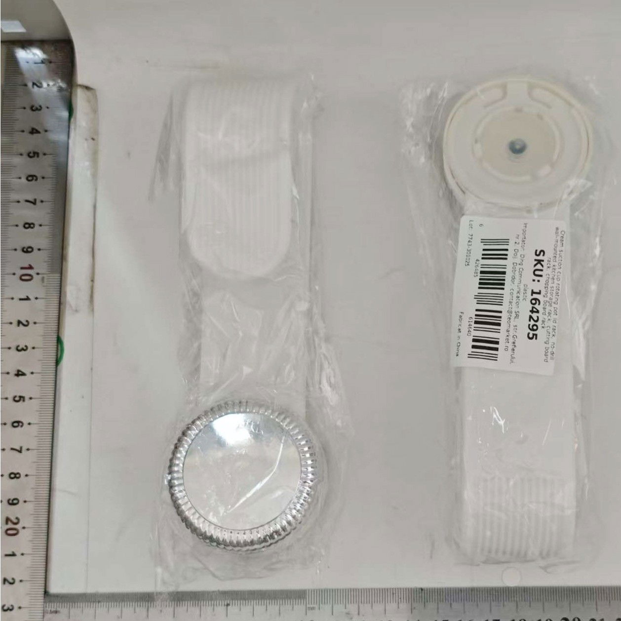 Suport pentru Capace Vase, Flippy, Suport de Depozitare pentru Capacul Oalei in Bucatarie, cu Ventuza, Usor de Montat pe Perete, 19 x 6 x 5 cm, Alb Crem [9]