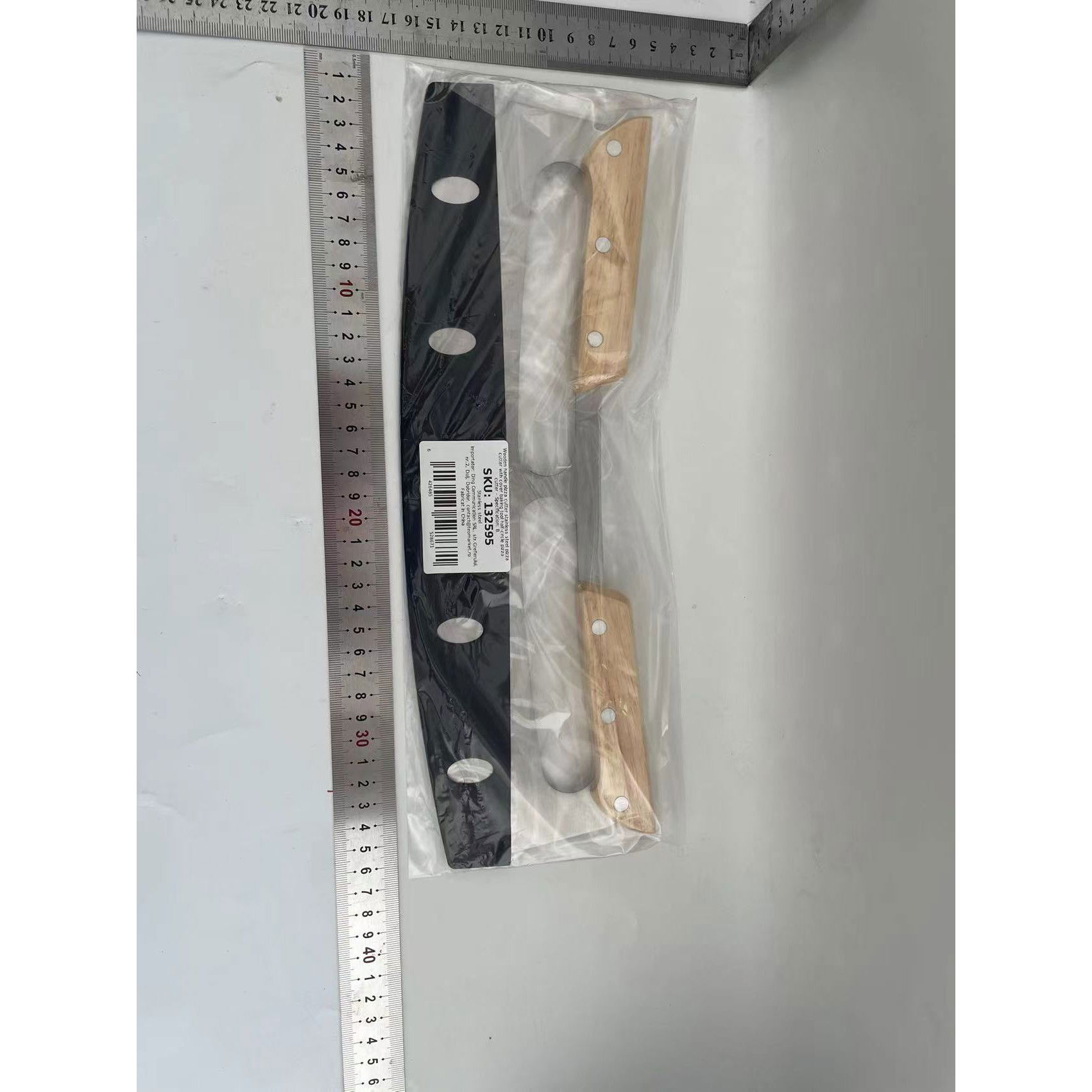 Pentru casa - Taietor Feliator de Pizza, Flippy, din Otel Inoxidabil, cu Capac, Maner din Doua Bucatie, din Lemn, Antialunecare, Lama Neteda si Ascutita, 34x10 cm, Maro