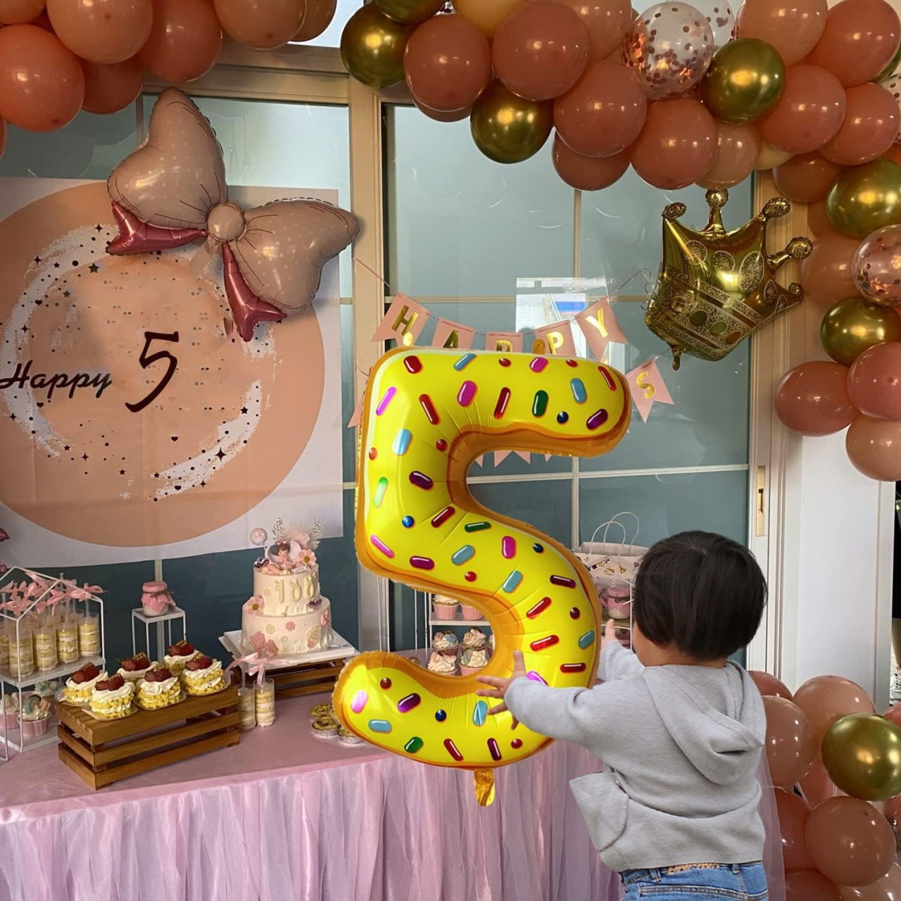 Balon din Folie Metalizata Flippy, Figurina Cifra, Imprimeu Gogosi, Tema Aniversare 100 cm, Ambalaj Individual, Pai inclus, Umflare cu Aer sau Heliu, Multicolor, Cifra 5 [6]