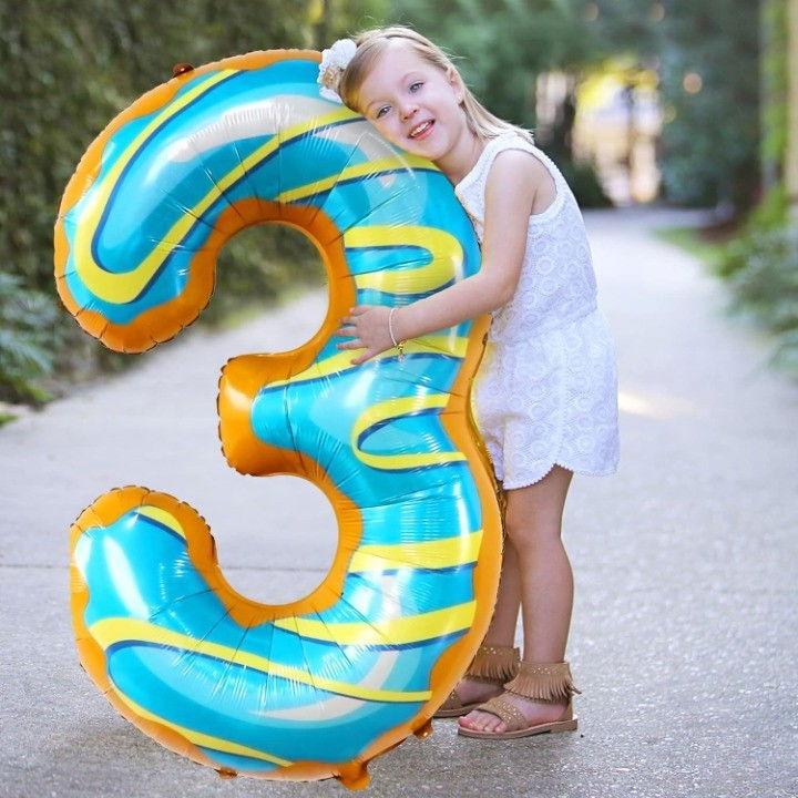 Balon din Folie Metalizata Flippy, Figurina Cifra, Imprimeu Gogosi, Tema Aniversare 100 cm, Ambalaj Individual, Pai inclus, Umflare cu Aer sau Heliu, Multicolor, Cifra 3 [5]