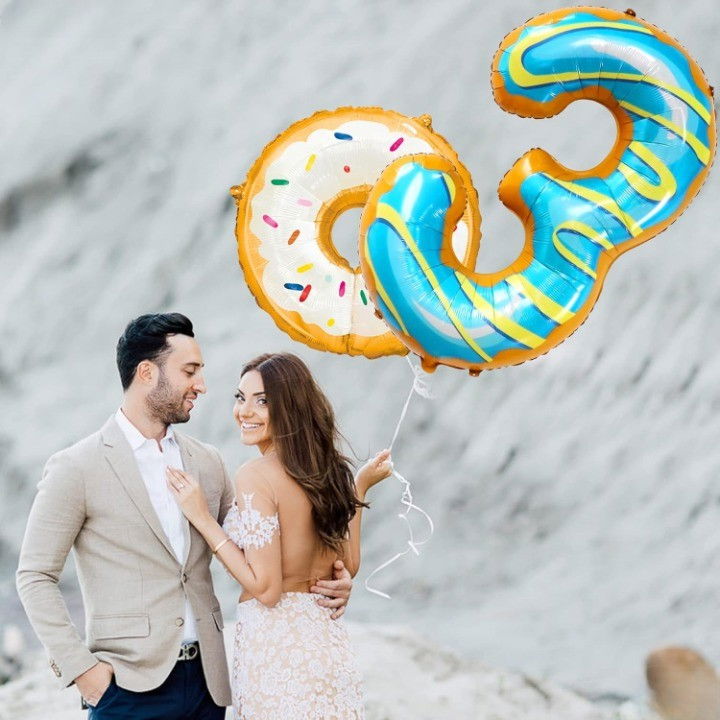 Balon din Folie Metalizata Flippy, Figurina Cifra, Imprimeu Gogosi, Tema Aniversare 100 cm, Ambalaj Individual, Pai inclus, Umflare cu Aer sau Heliu, Multicolor, Cifra 3 [2]