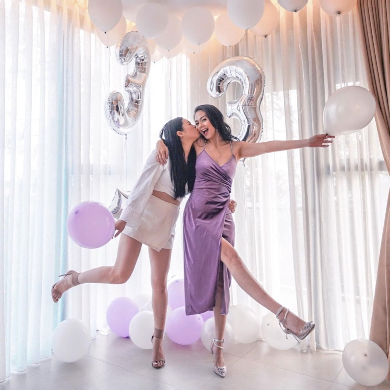 Balon din Folie Metalizata, Flippy, Figurina Cifra, Tema Aniversare 80 cm, Ambalaj Individual, Pai inclus, Umflare cu Aer sau Heliu, Argintiu, Cifra 3 [9]