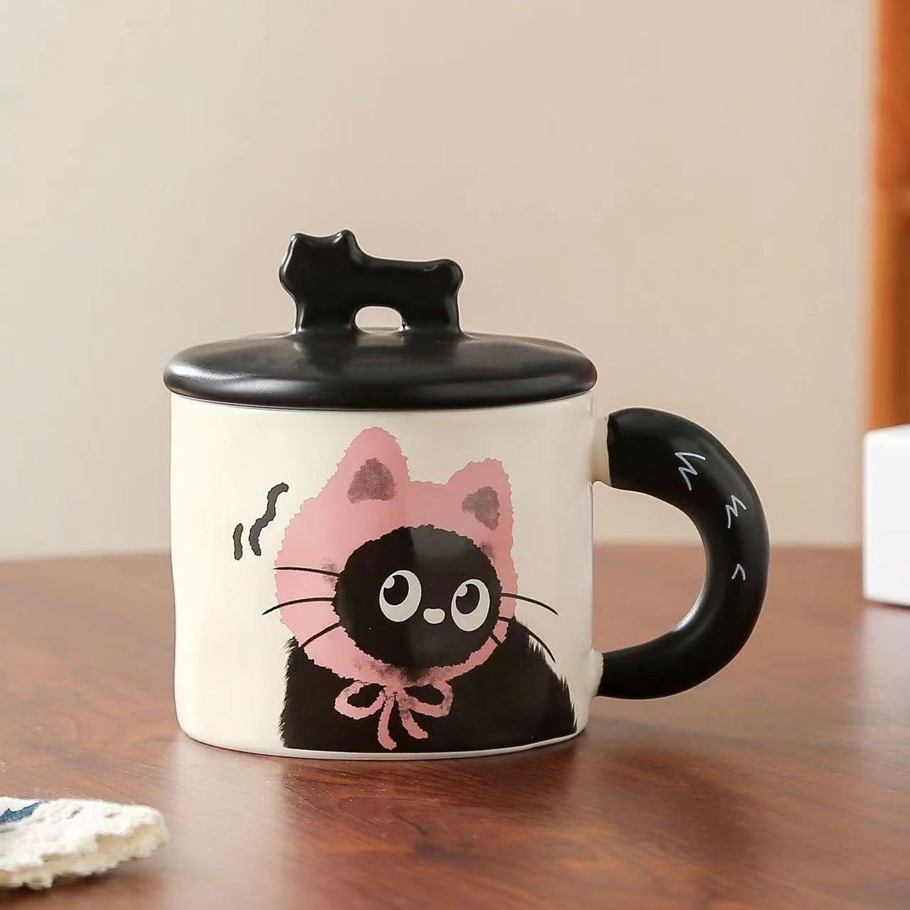 Cana din Ceramica, Flippy, Model in Cutie pentru Cadou, Cana pentru Ceai, Cafea, Cana Retro Design Capac cu Figurina 3D, 9.5 x 8 x 8 cm, 360 ml, Bej, Print Pisica Roz Negru [2]