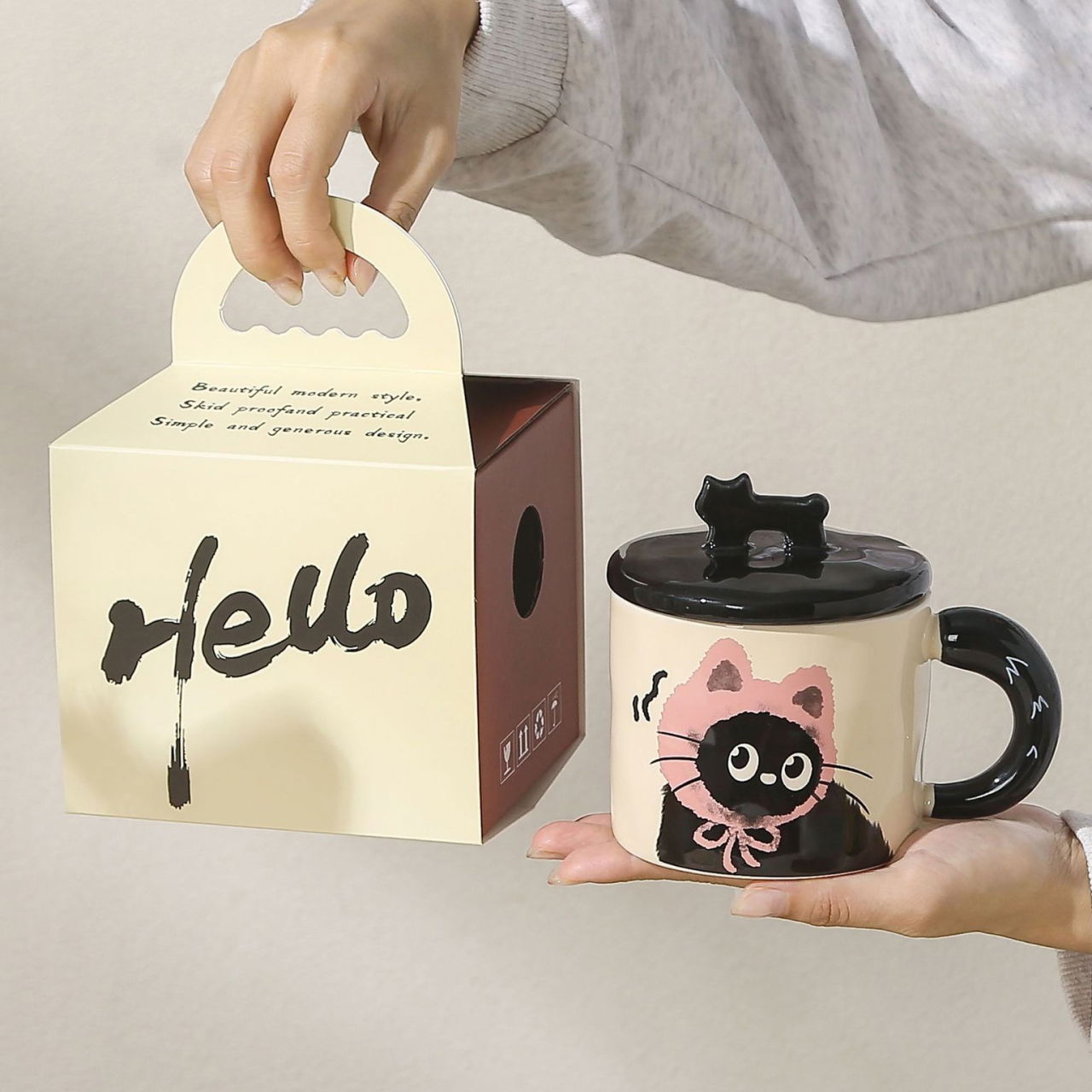 Cana din Ceramica, Flippy, Model in Cutie pentru Cadou, Cana pentru Ceai, Cafea, Cana Retro Design Capac cu Figurina 3D, 9.5 x 8 x 8 cm, 360 ml, Bej, Print Pisica Roz Negru [3]