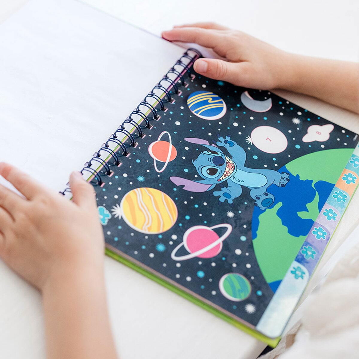 Carte de colorat & abtibilduri cu numere - Stitch [2]